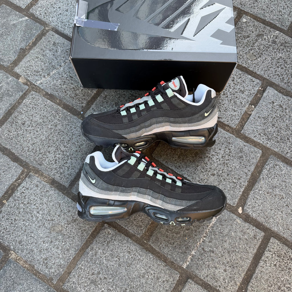 Nike Air Max 95 “Liverpool 110”