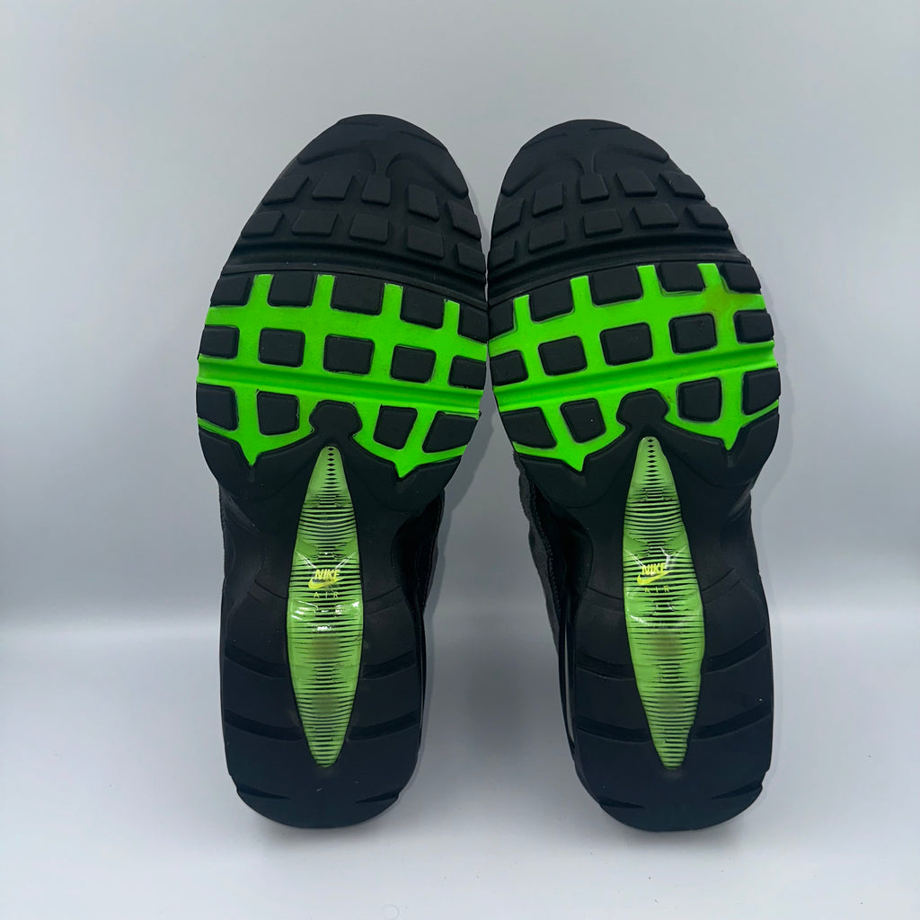 Nike Air Max EOI UK 8 heel and counter detail