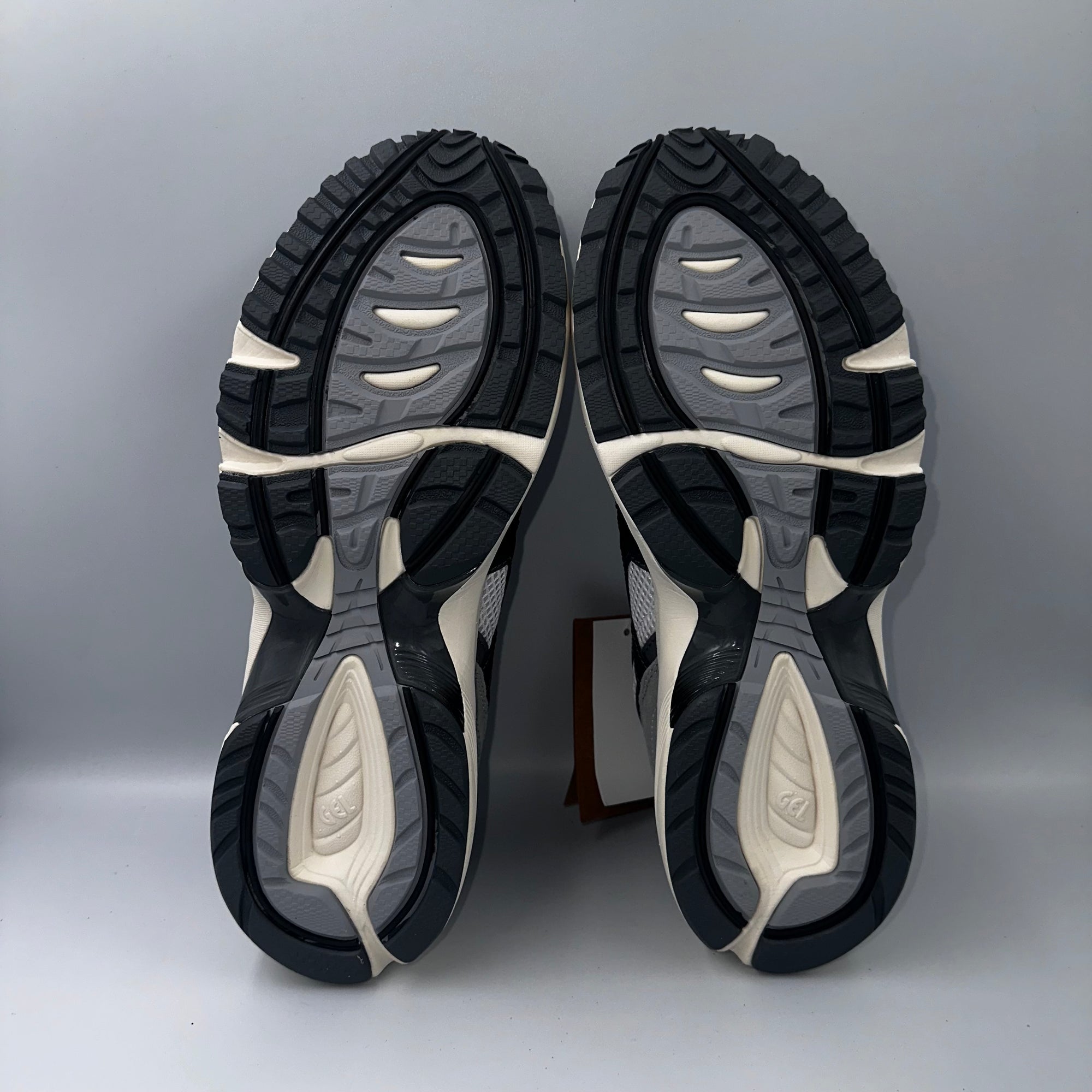 ASICS Gel-1090v2 White / Steel Grey UK 9.5