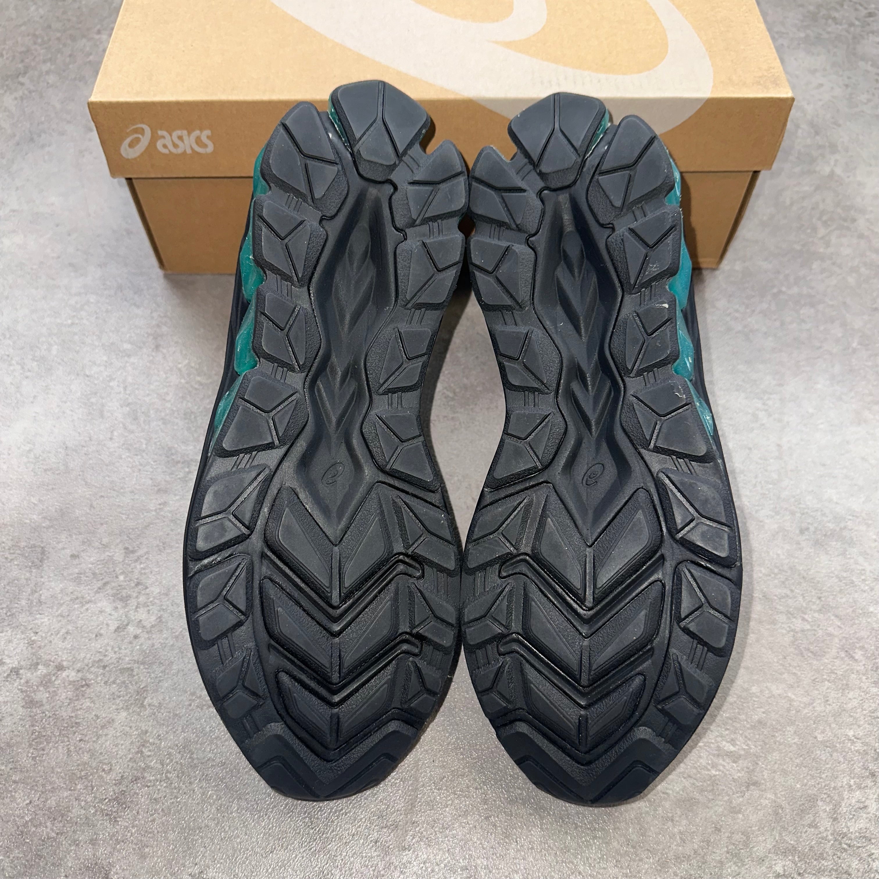 ASICS Gel Quantum 180 VII Black / Lagoon Blue flat lay
