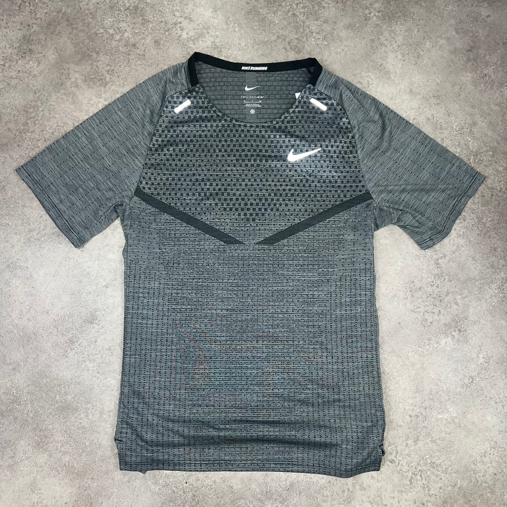 Nike ADV Tech Knit Ultra Black / Smoke Grey