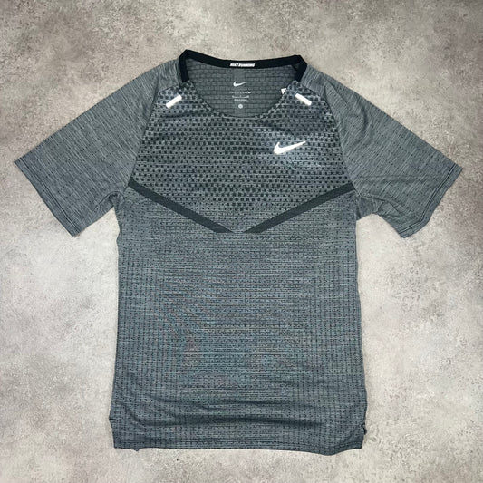 Nike Tech Knit Black / Smoke Grey