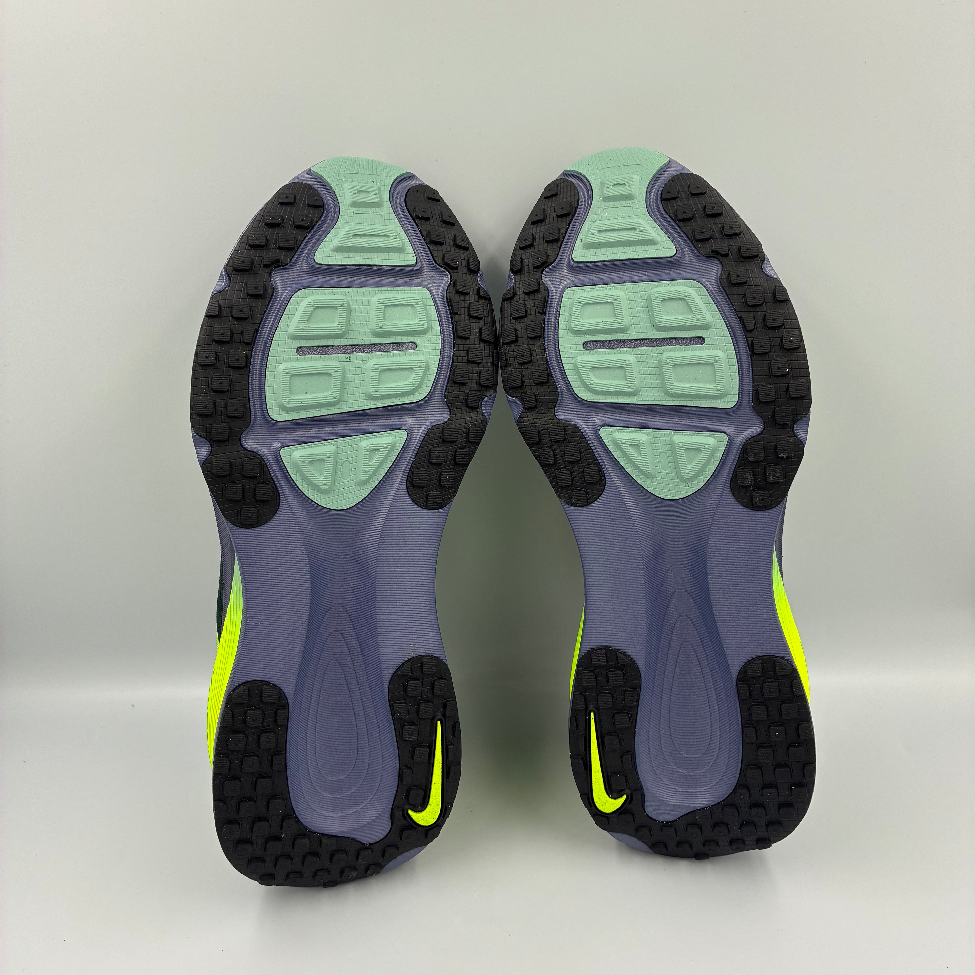 Nike Vomero 18 Seaweed / Volt-Cannon UK 8