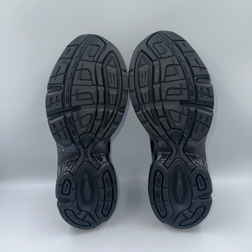 ASICS Gel-1130 Black / Pure Silver heel and counter detail