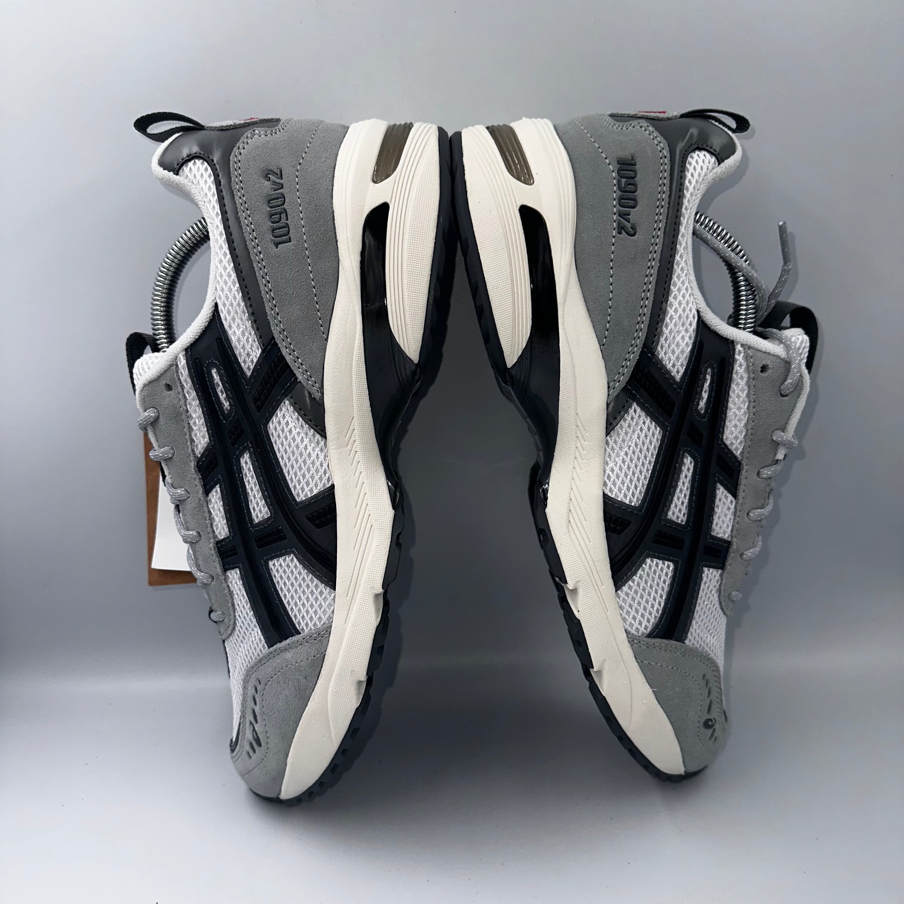 ASICS Gel-1090v2 White / Steel Grey UK 9.5 three-quarter front angle
