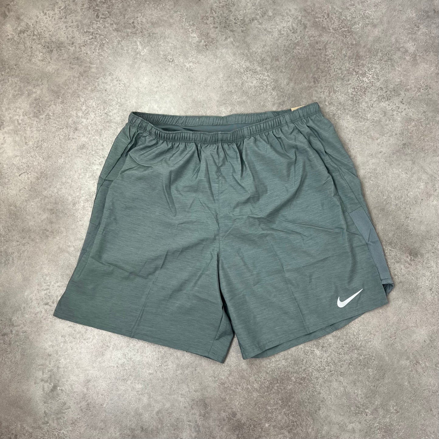 Nike Challenger Shorts 7 Inch Grey