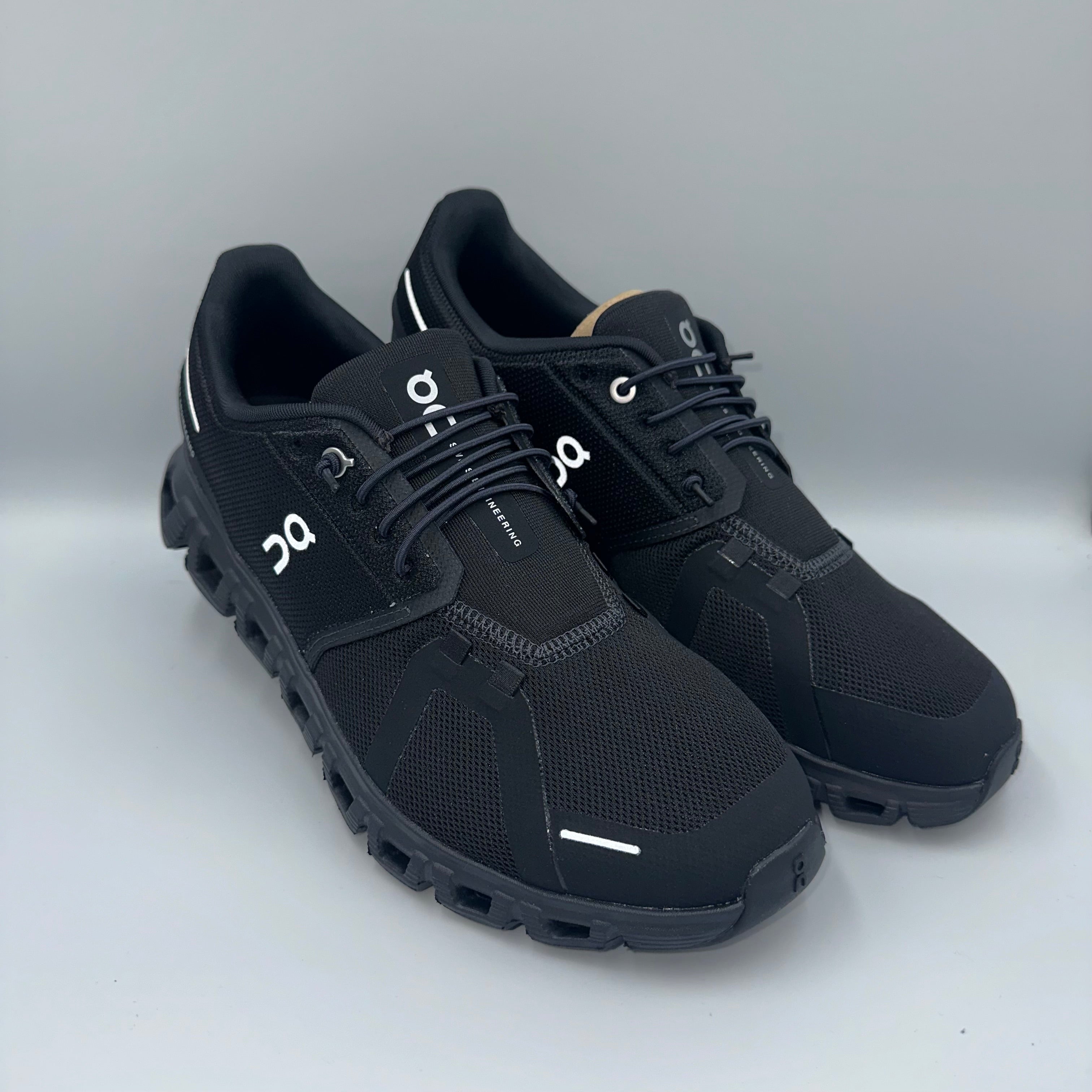 On Running Cloud 6 Black UK 9 front view