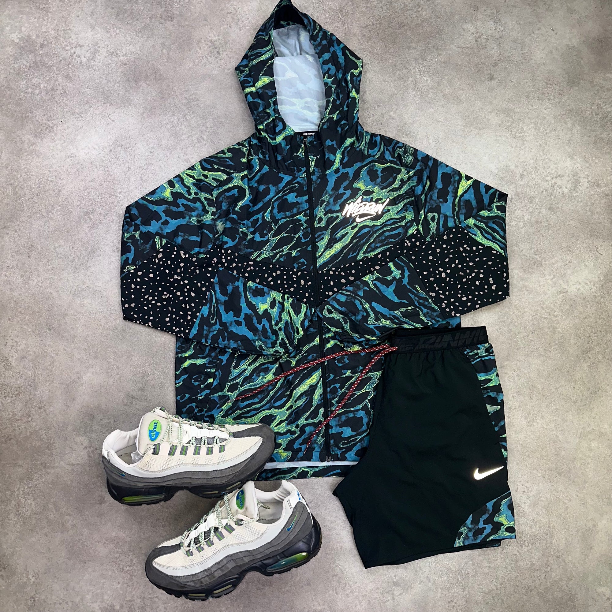 Nike Wild Run Jacket & Shorts Set