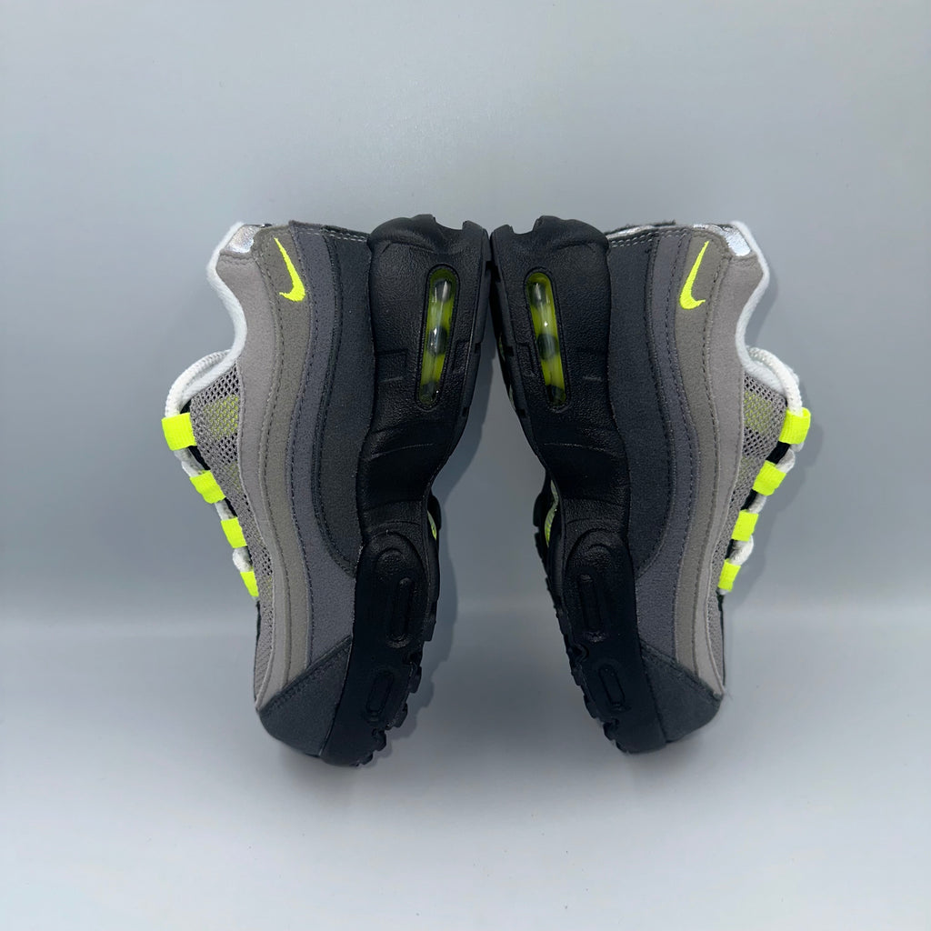 Nike Air Max 95 OG Neon 2026 TD three-quarter front angle
