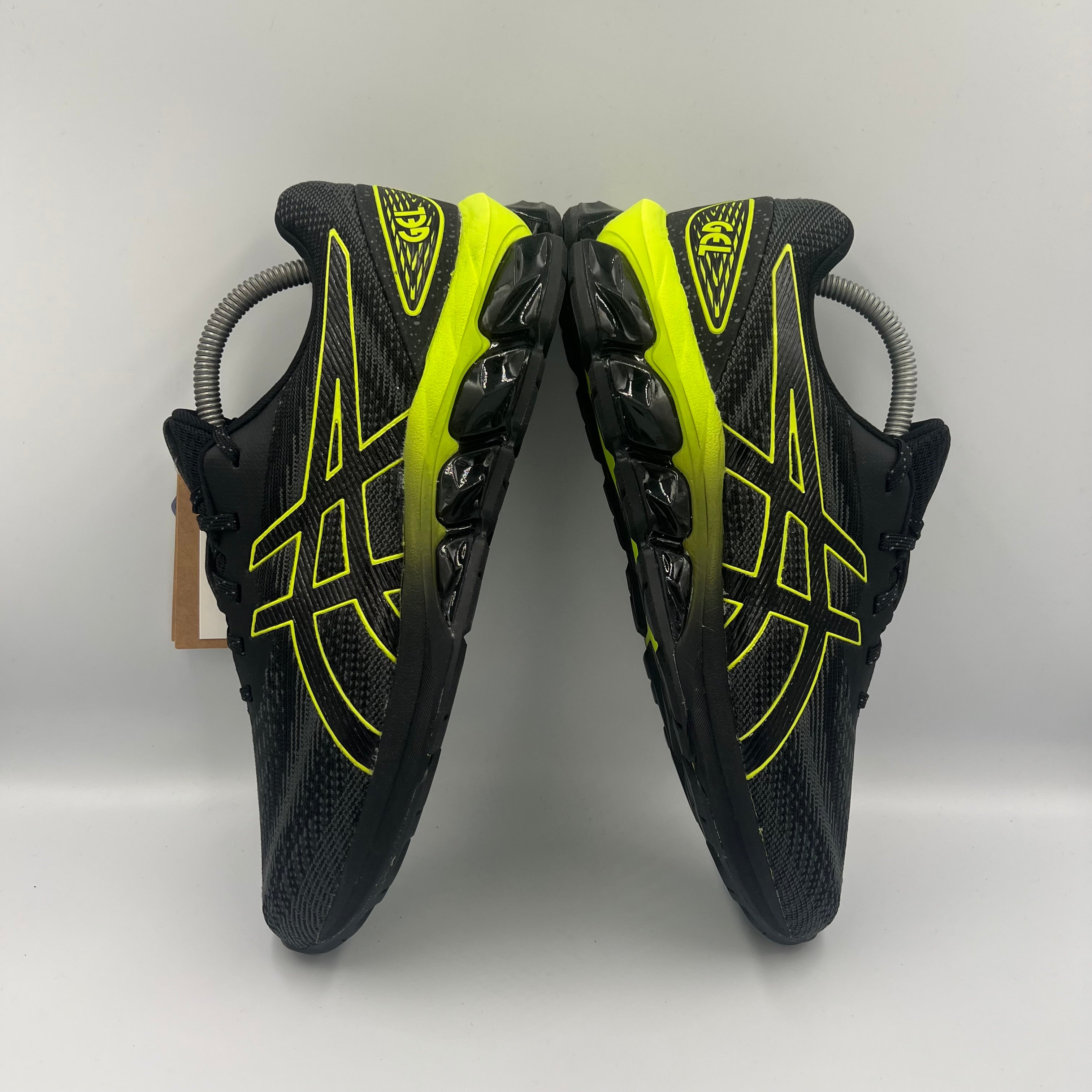 ASICS Gel-Quantum 180 VII Black / Neon Lime three-quarter front angle