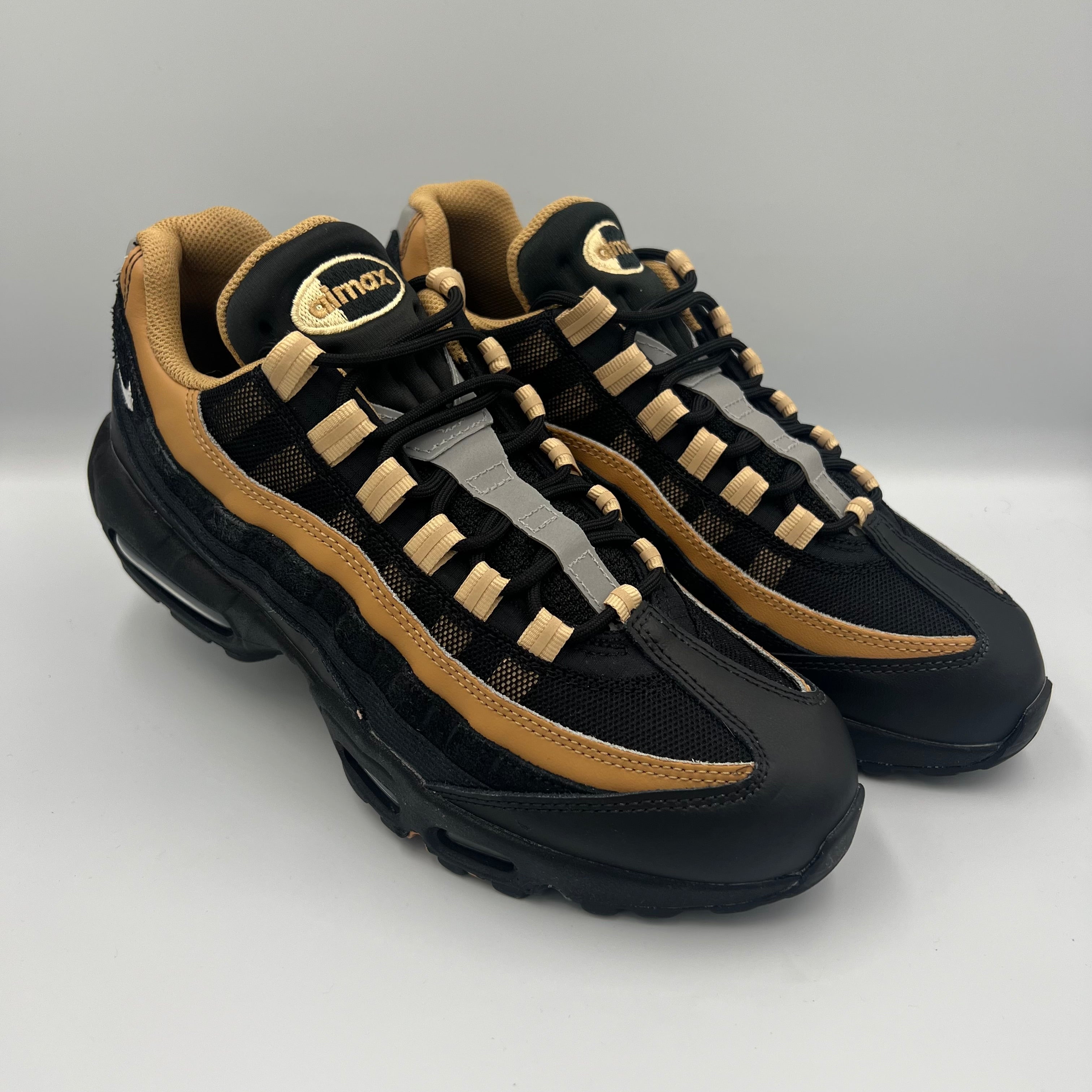 Nike Air Max 95 Black / Gold UK 8.5 lateral side profile