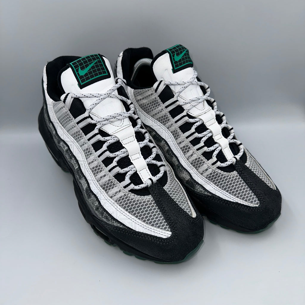 Nike Air Max 95 OG Solar Red UK 8 IM7410-001 lateral side profile