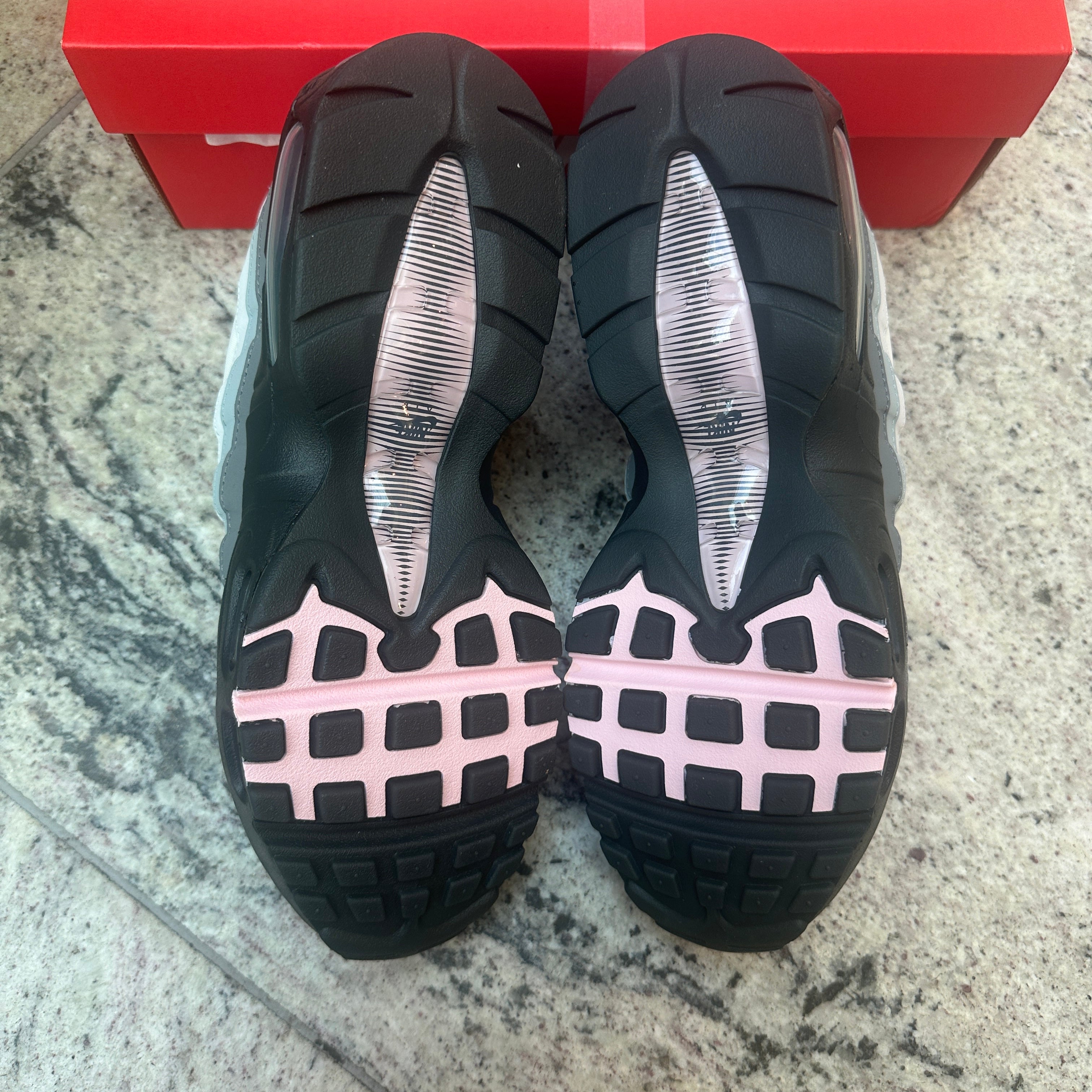 Nike Air Max 95 “Apple Pink 2026 Big Bubble” three-quarter front angle