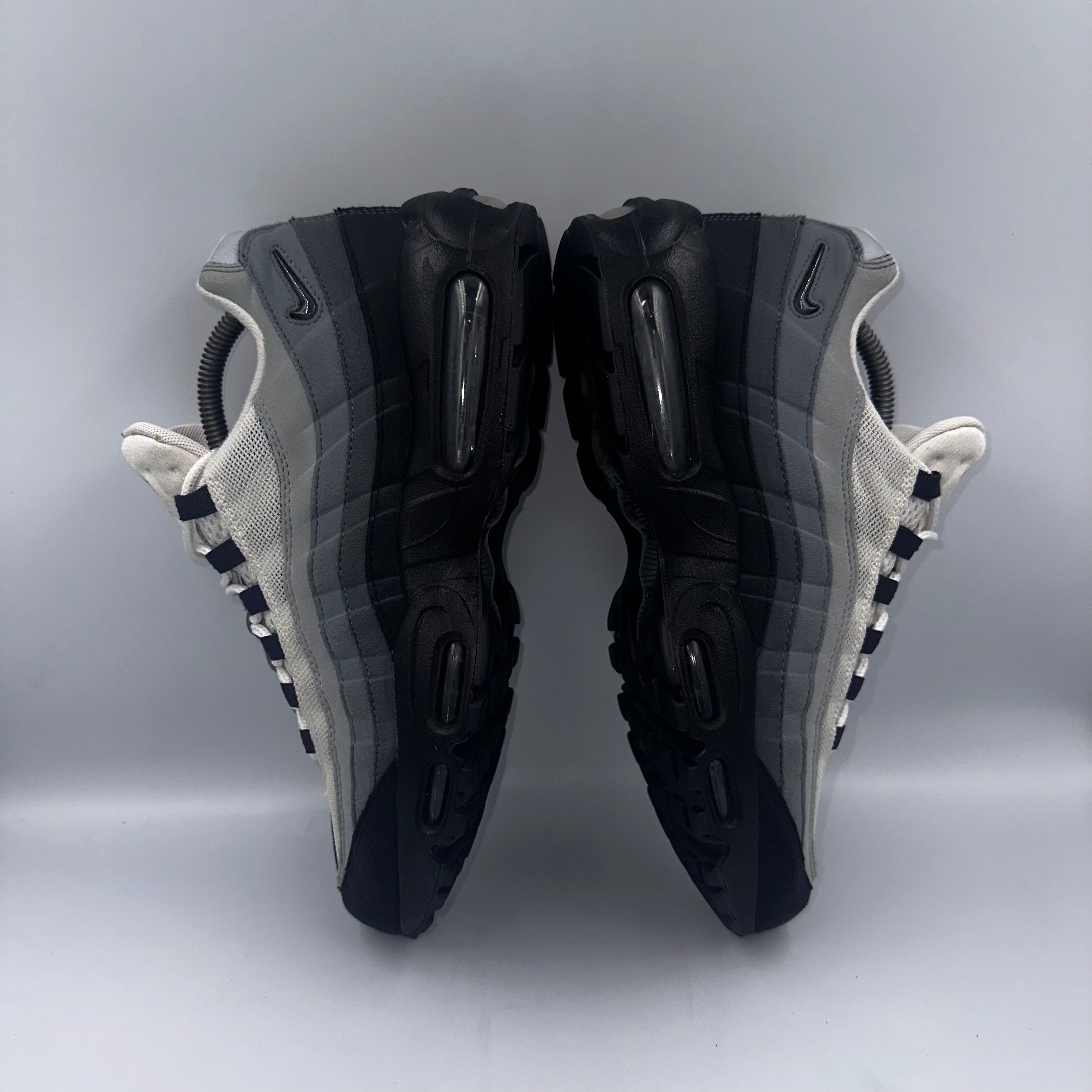 Nike Air Max 95 OG Gridiron UK 8 three-quarter front angle