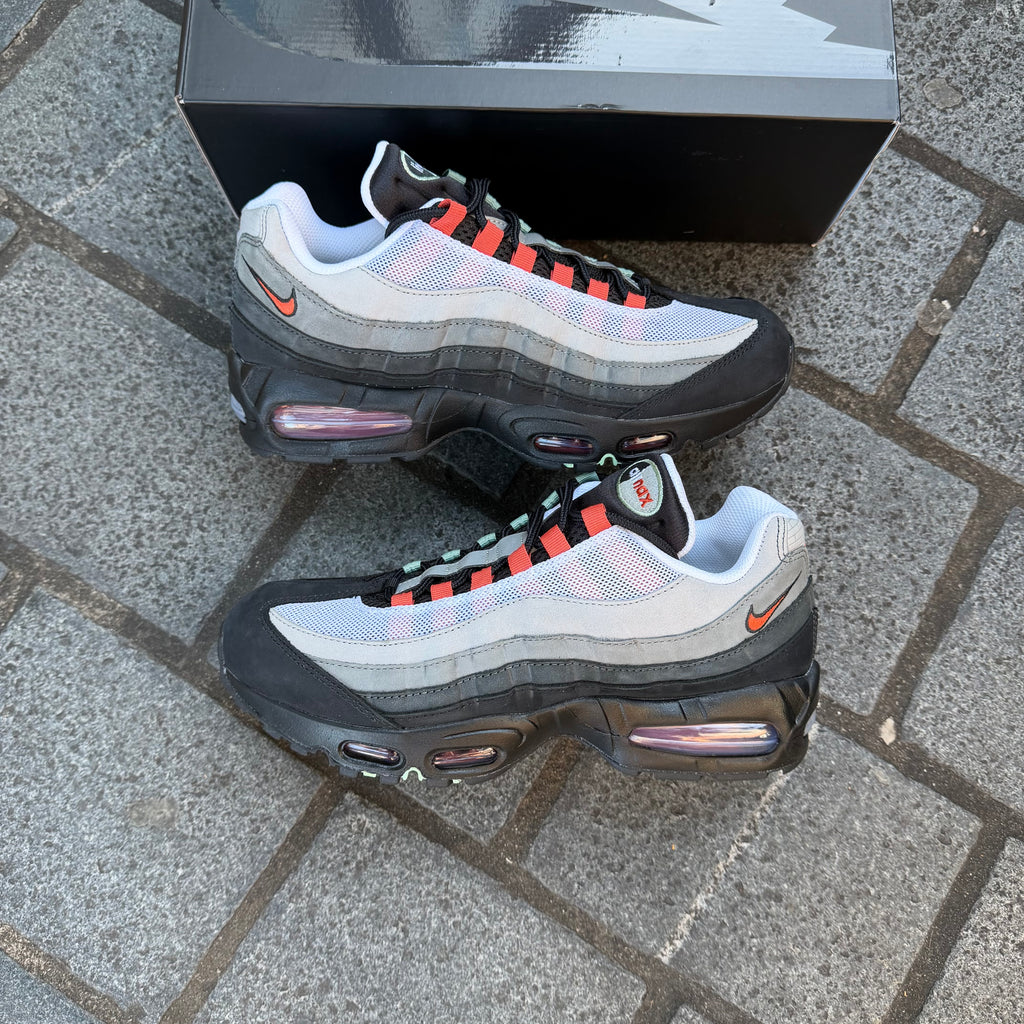 Nike Air Max 95 “Liverpool 110”
