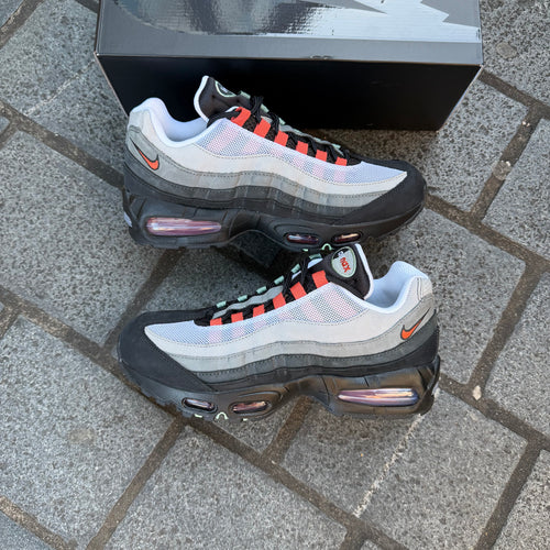 Nike Air Max 95 “Liverpool 110”