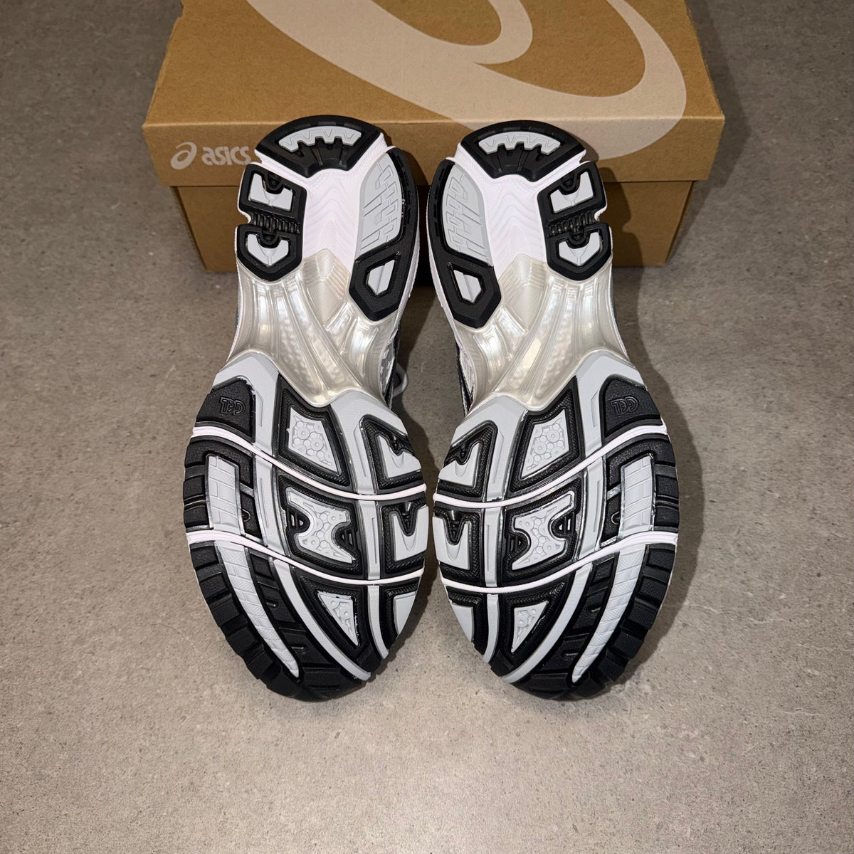 ASICS Gel-Kayano 14 White / Fjord Grey