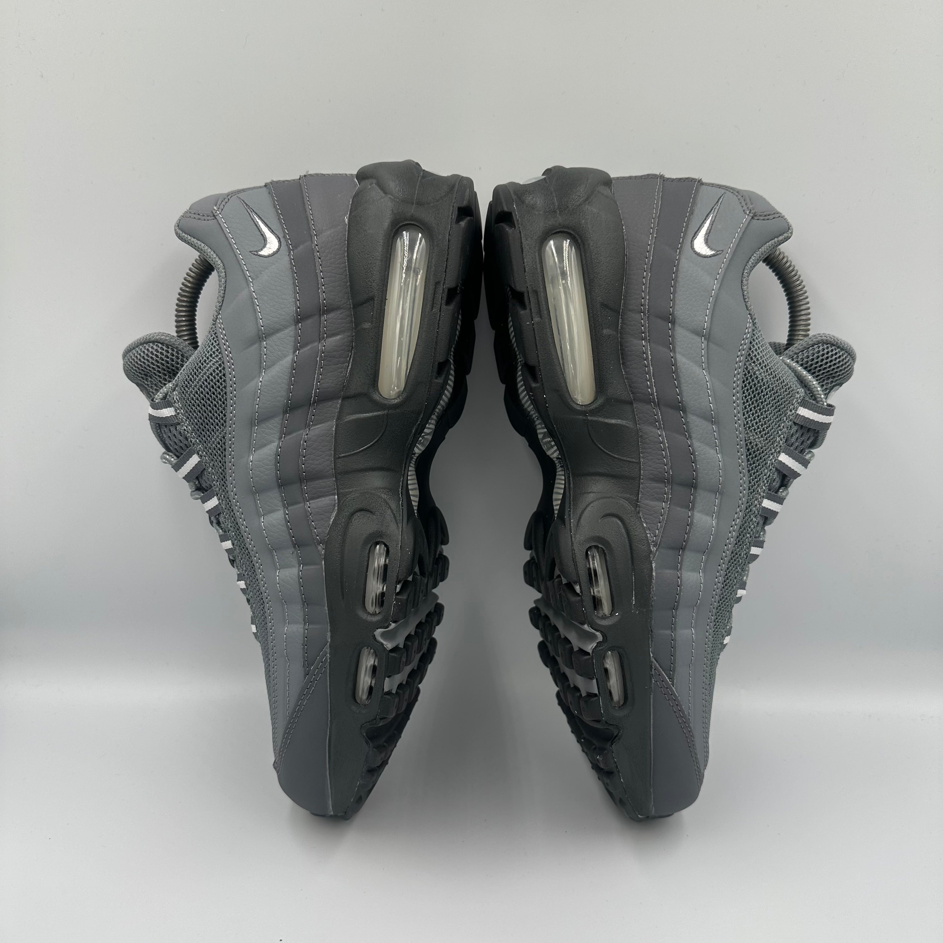 Nike Air Max 95 Dark Grey / White-Anthracite three-quarter front angle