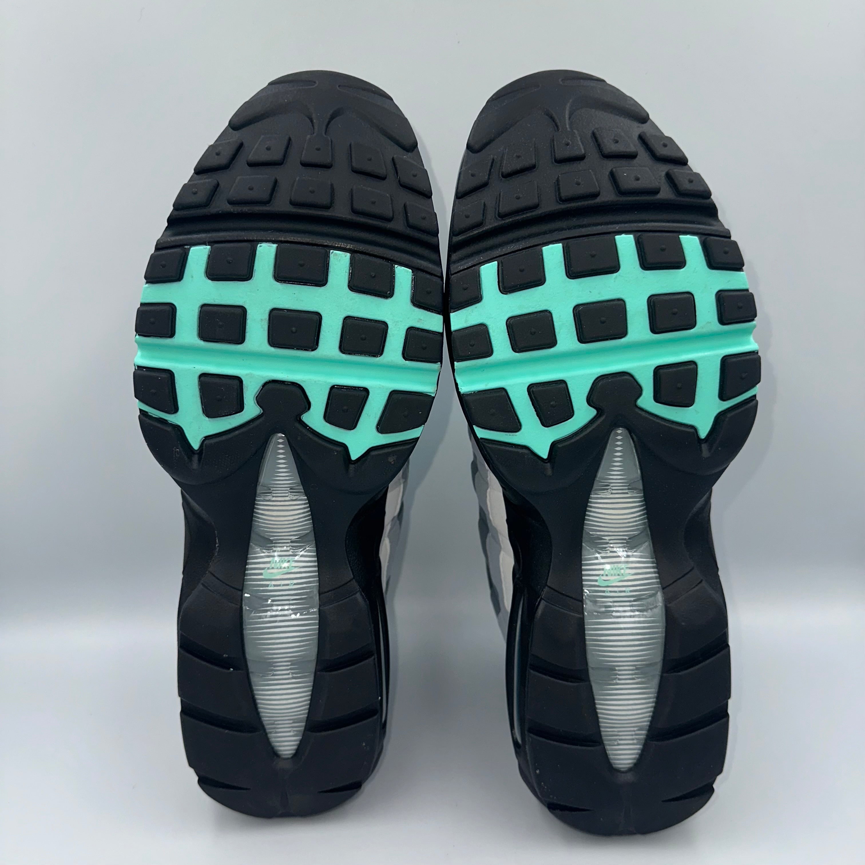 Nike Air Max 95 Hyper Turquoise heel and counter detail