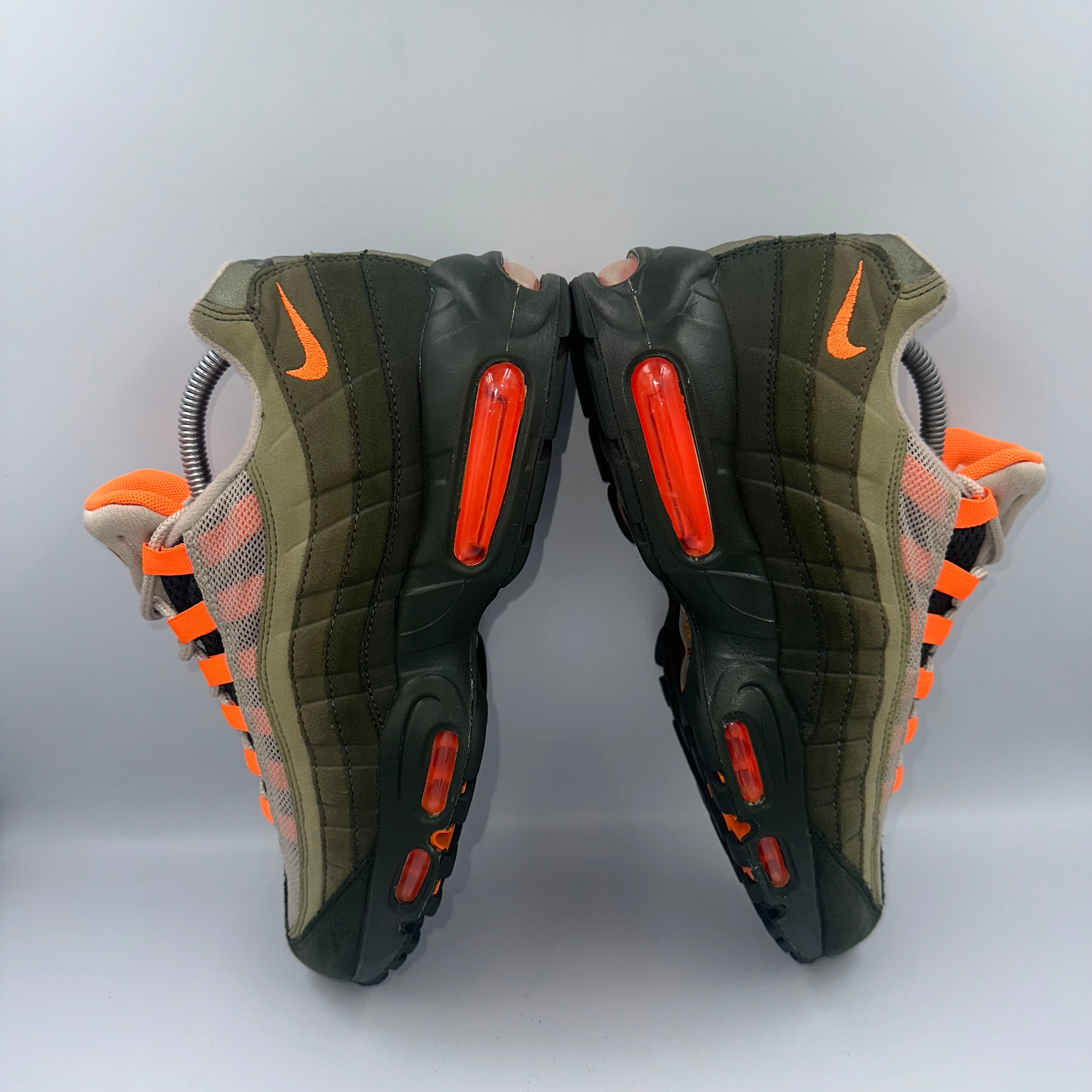 Nike Air Max 95 OG Total Orange / Neutral Olive UK 8 three-quarter front angle
