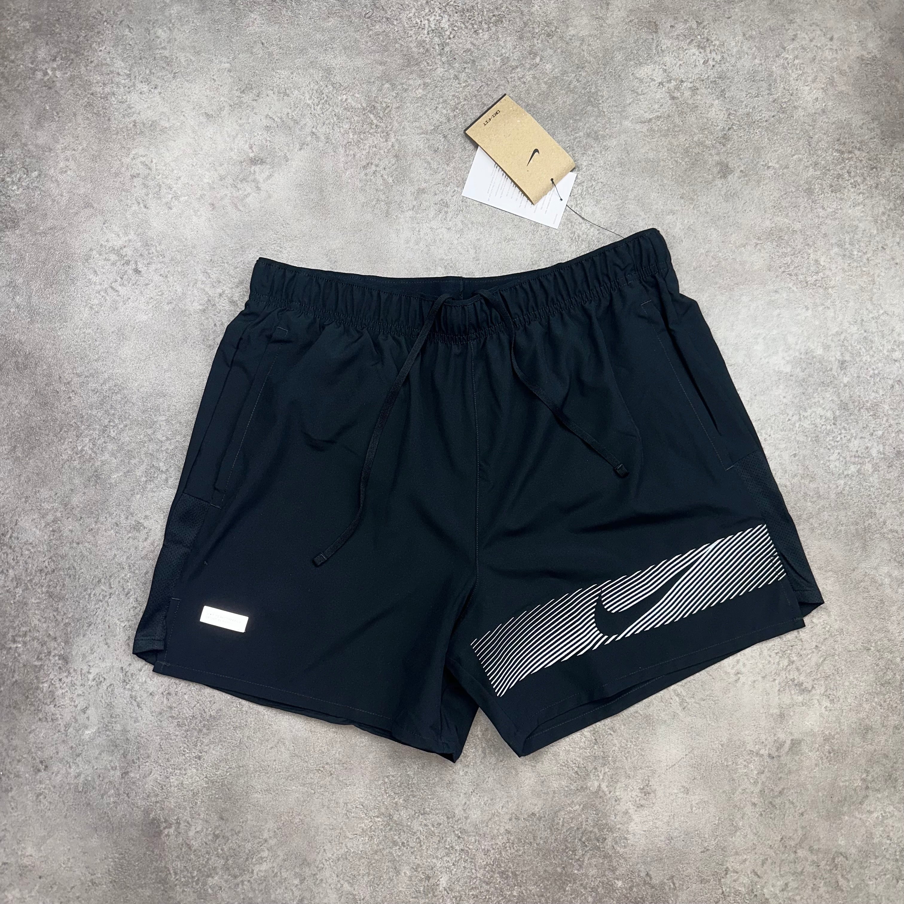 Nike Division Flash Set Black flat lay