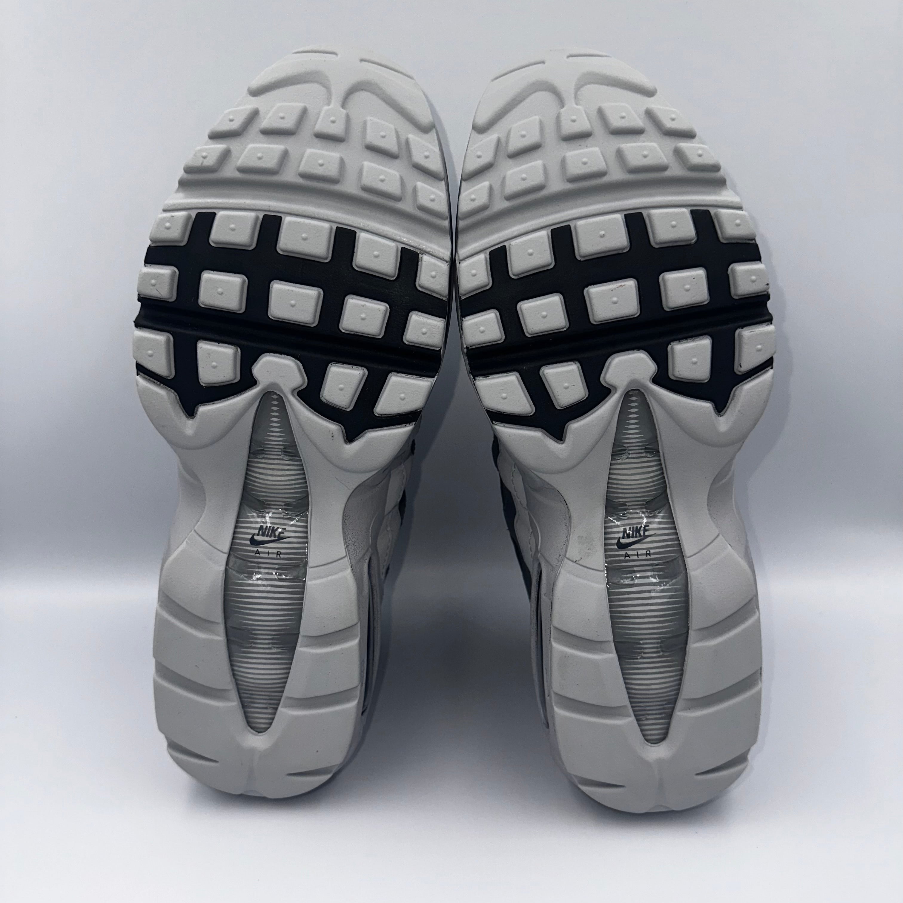 Nike Air Max 95 Smoke Grey heel and counter detail