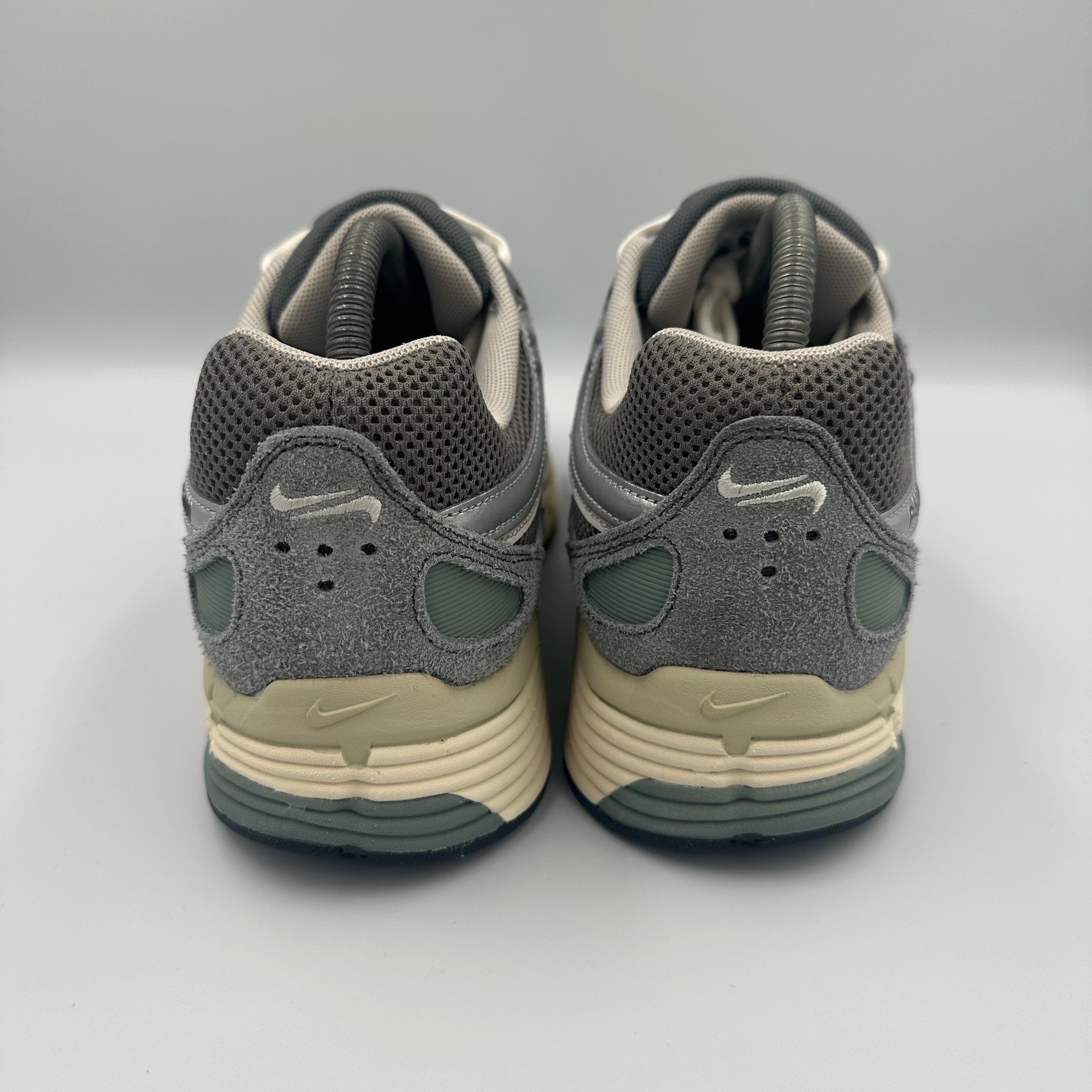 Nike P-6000 Flat Pewter / White-LT Iron Ore outsole view