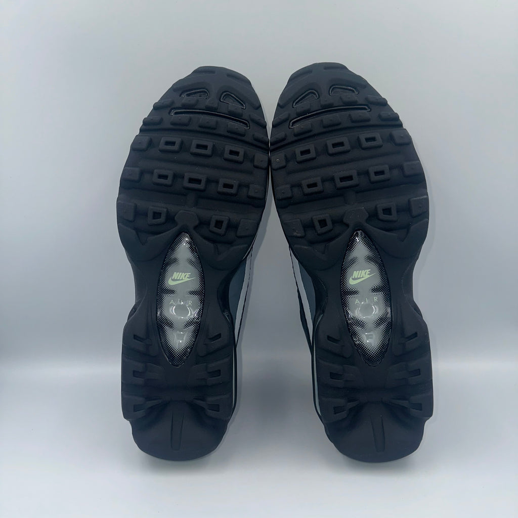 Nike Air Max 95 Ultra Black / Mint Foam heel and counter detail