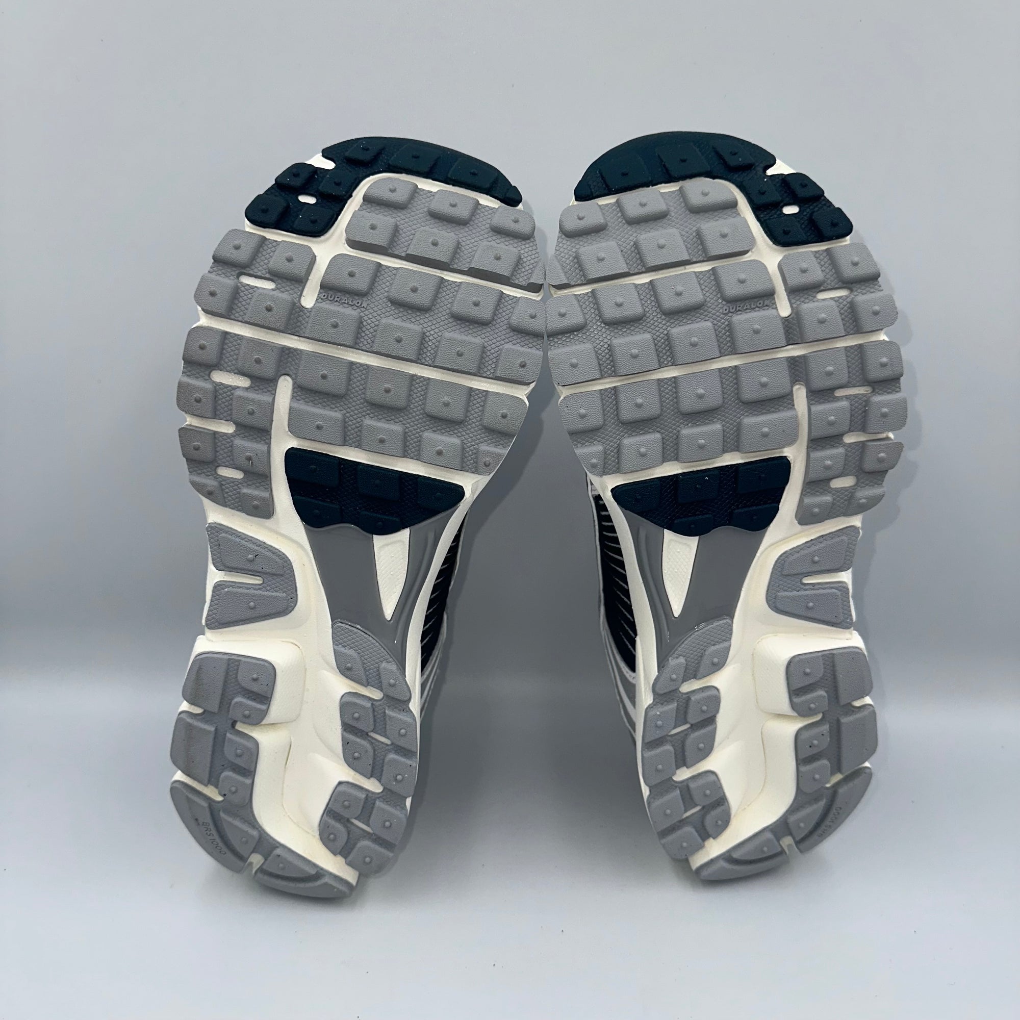 Nike Zoom Vomero 5 White / Metallic Silver UK 5