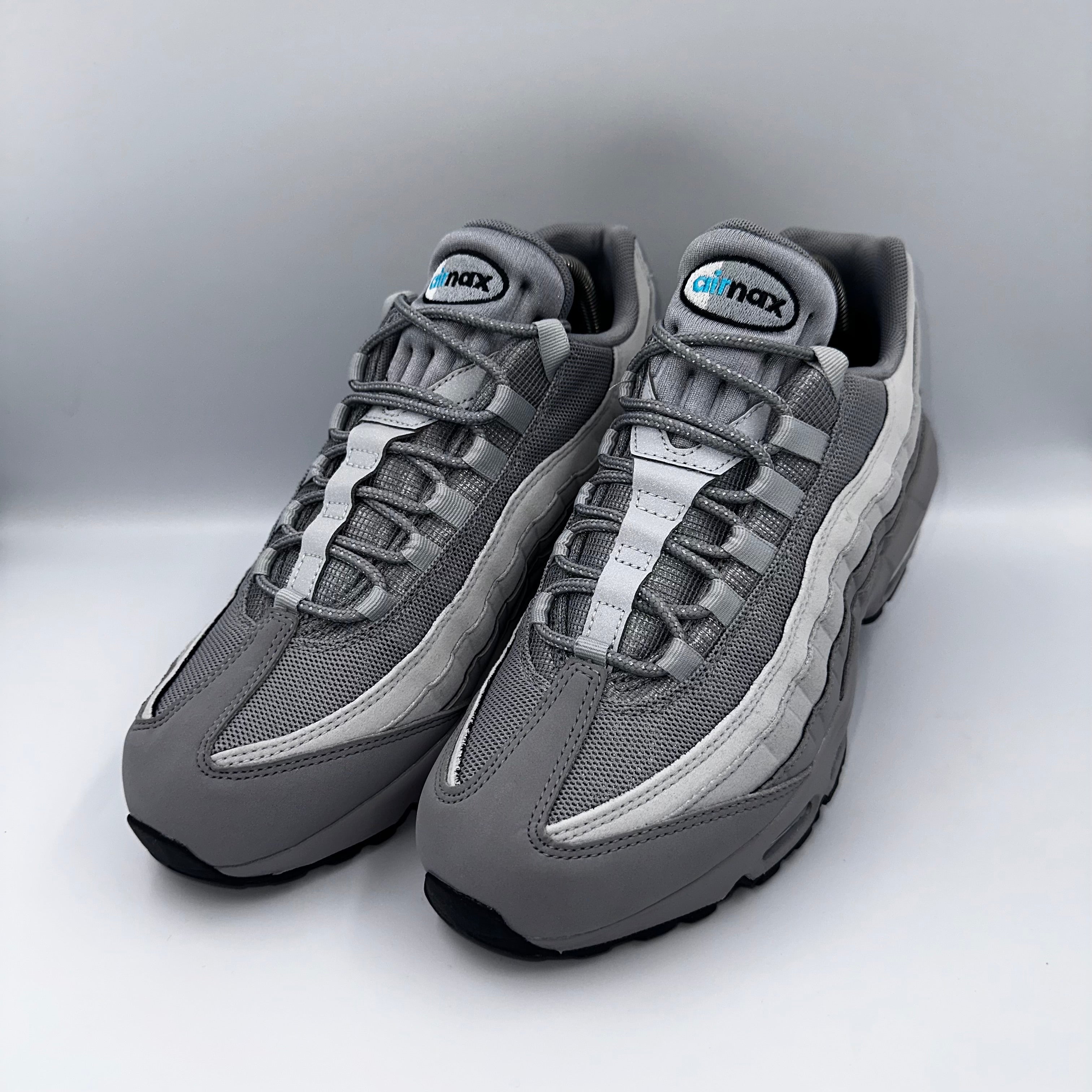 Nike Air Max 95 Particle Grey Retro Logo medial side view