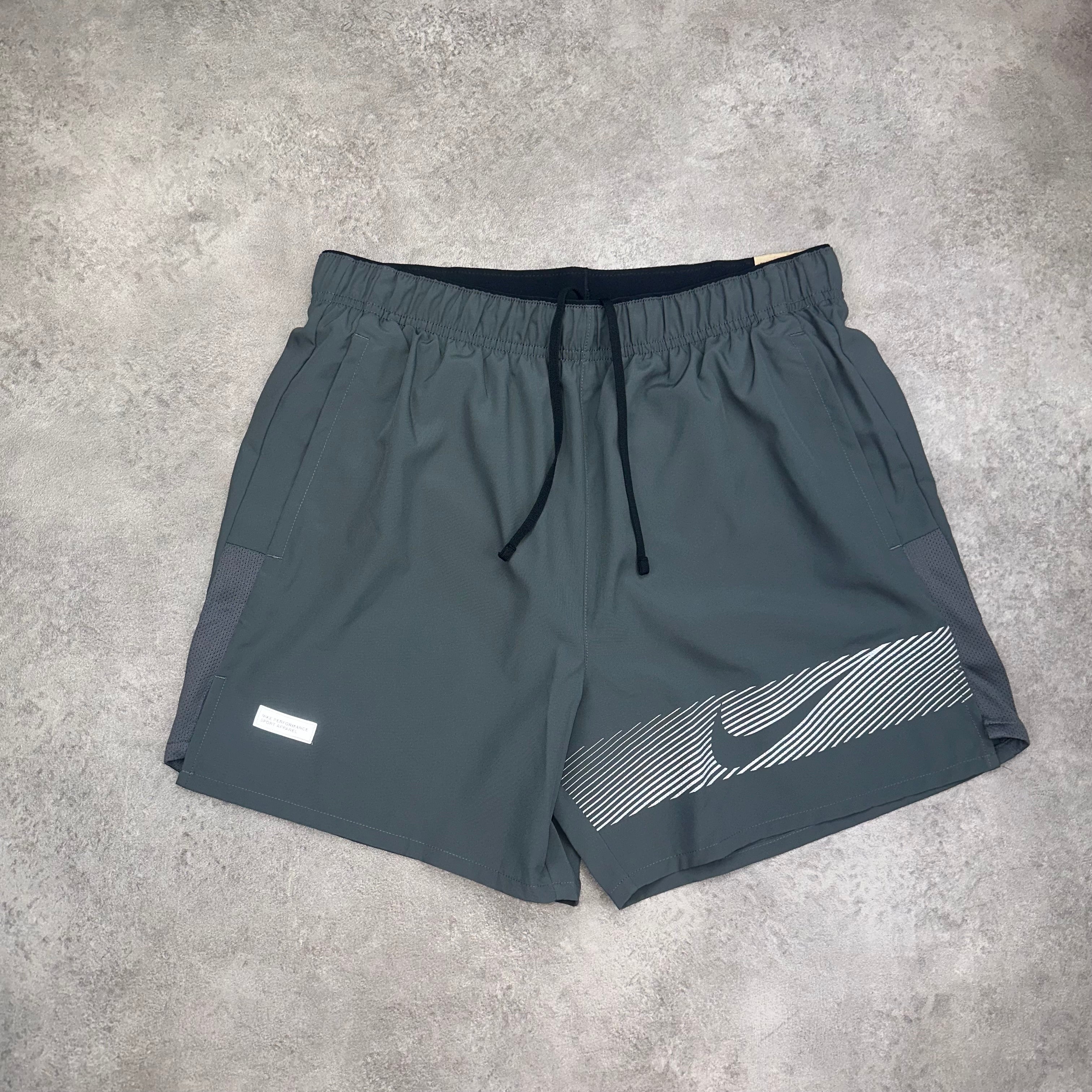 Nike Division Flash Set Iron Grey flat lay
