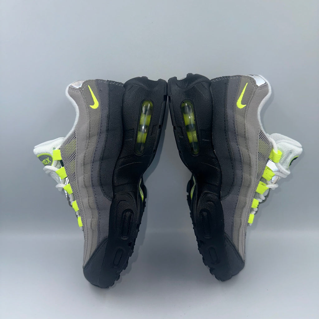 Nike Air Max 95 OG Neon 2026 PS three-quarter front angle