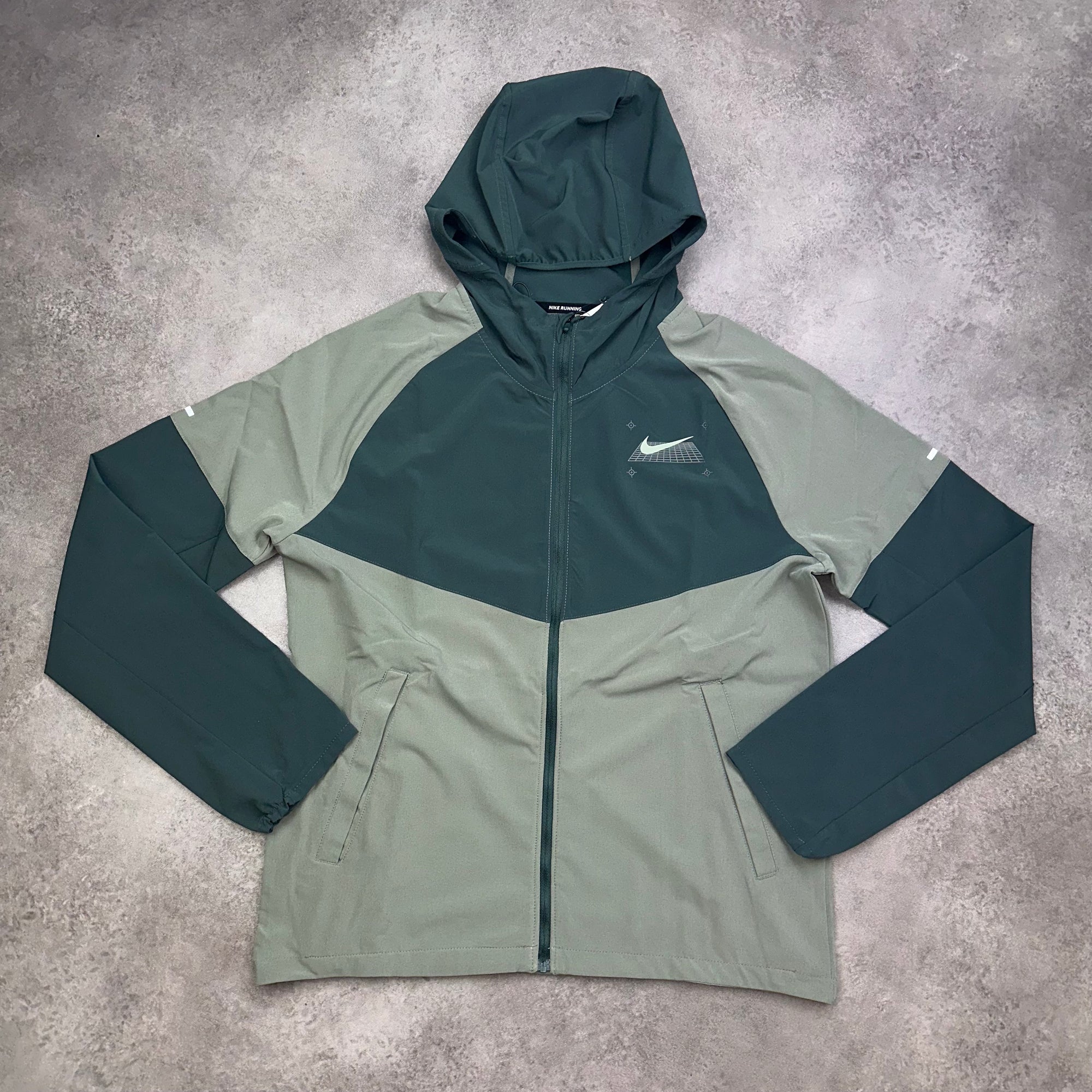 Nike Performance Windbreaker Khaki