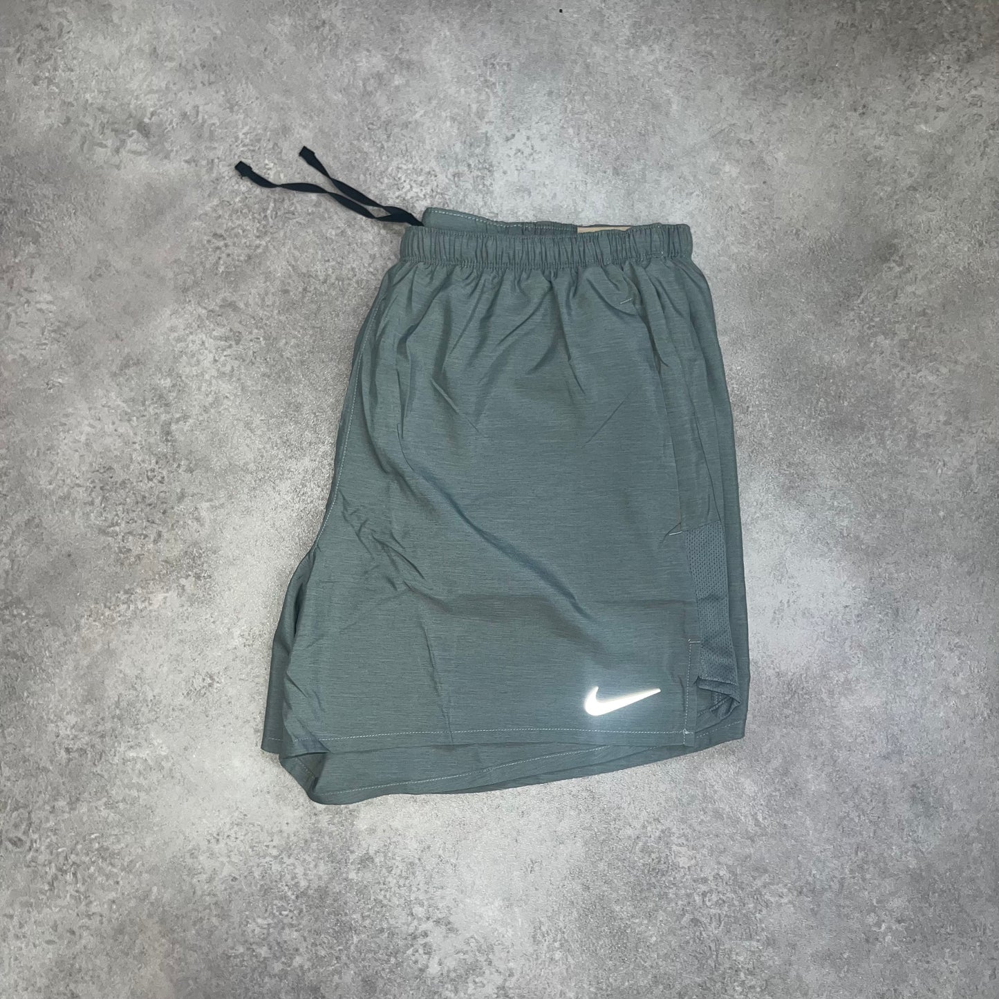 Nike Challenger Shorts 5 Inch Grey