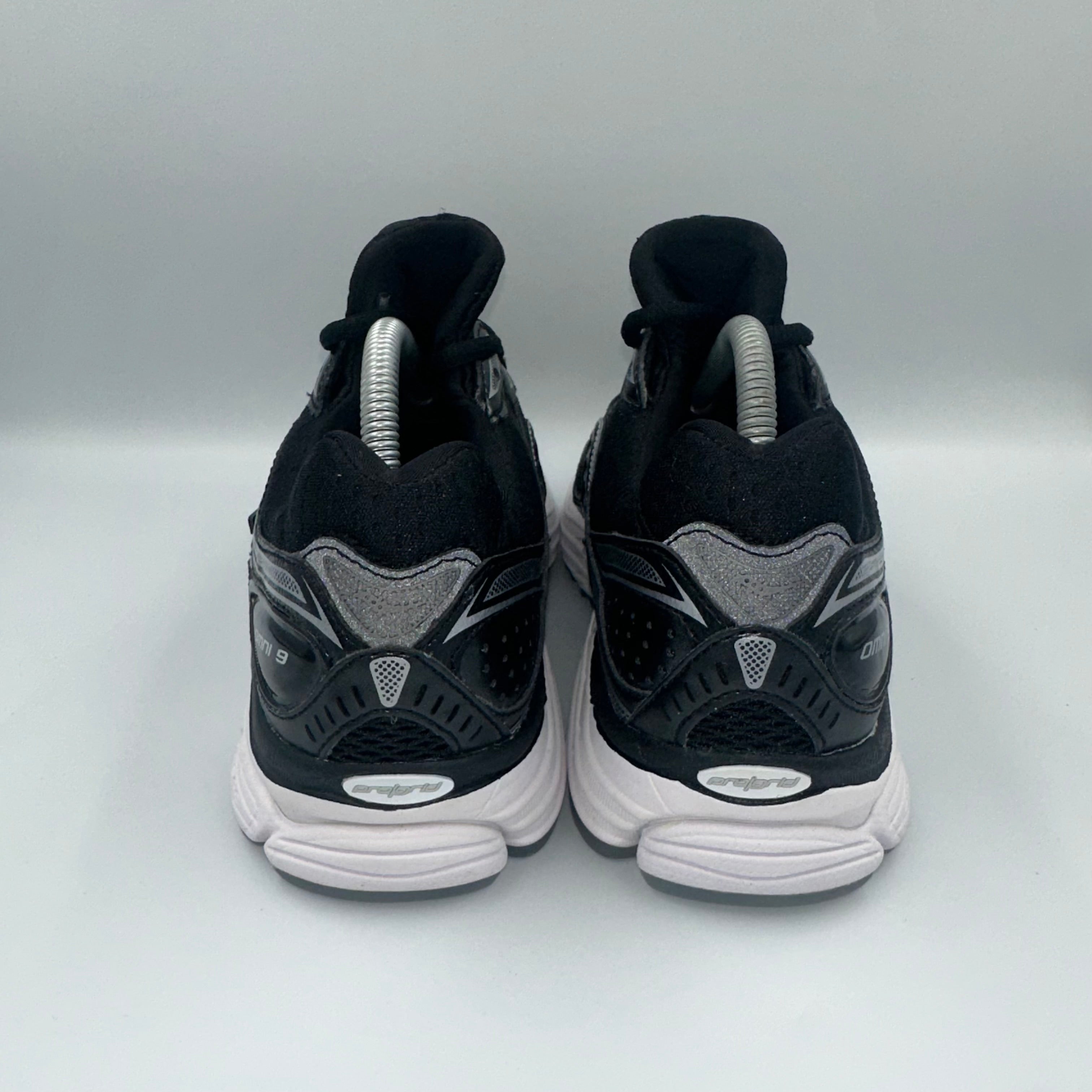 Saucony Progrid Omni 9 Black outsole view Most Sizes