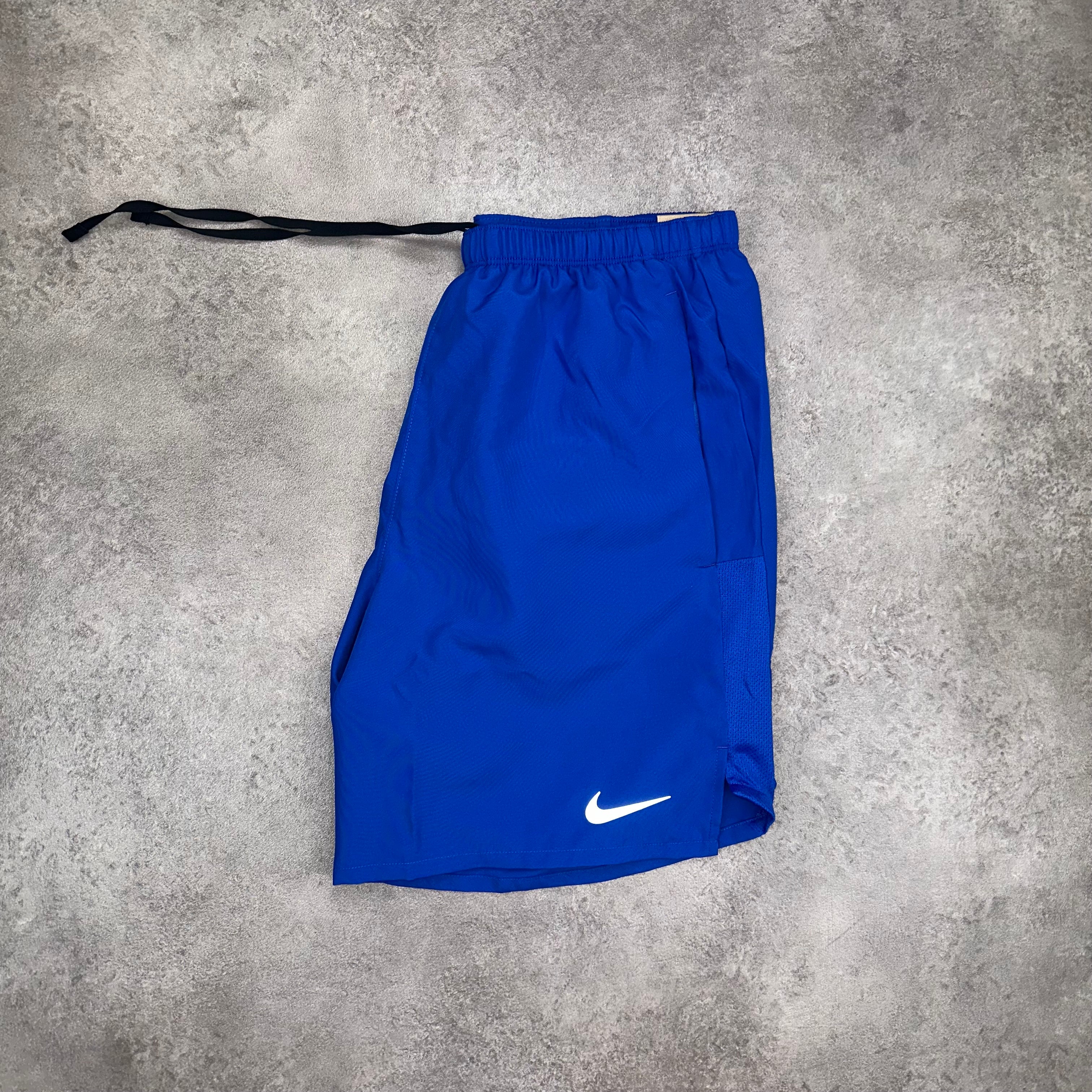 Nike Challenger Shorts 7 Inch Royal Blue front view