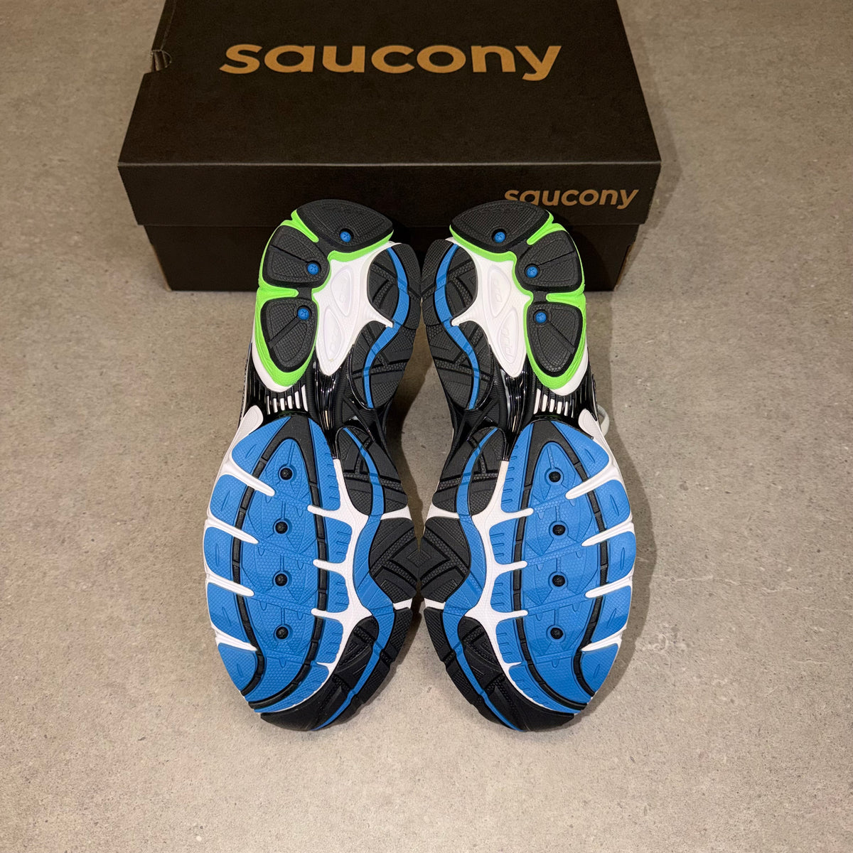 Saucony ProGrid Omni 9 Slime