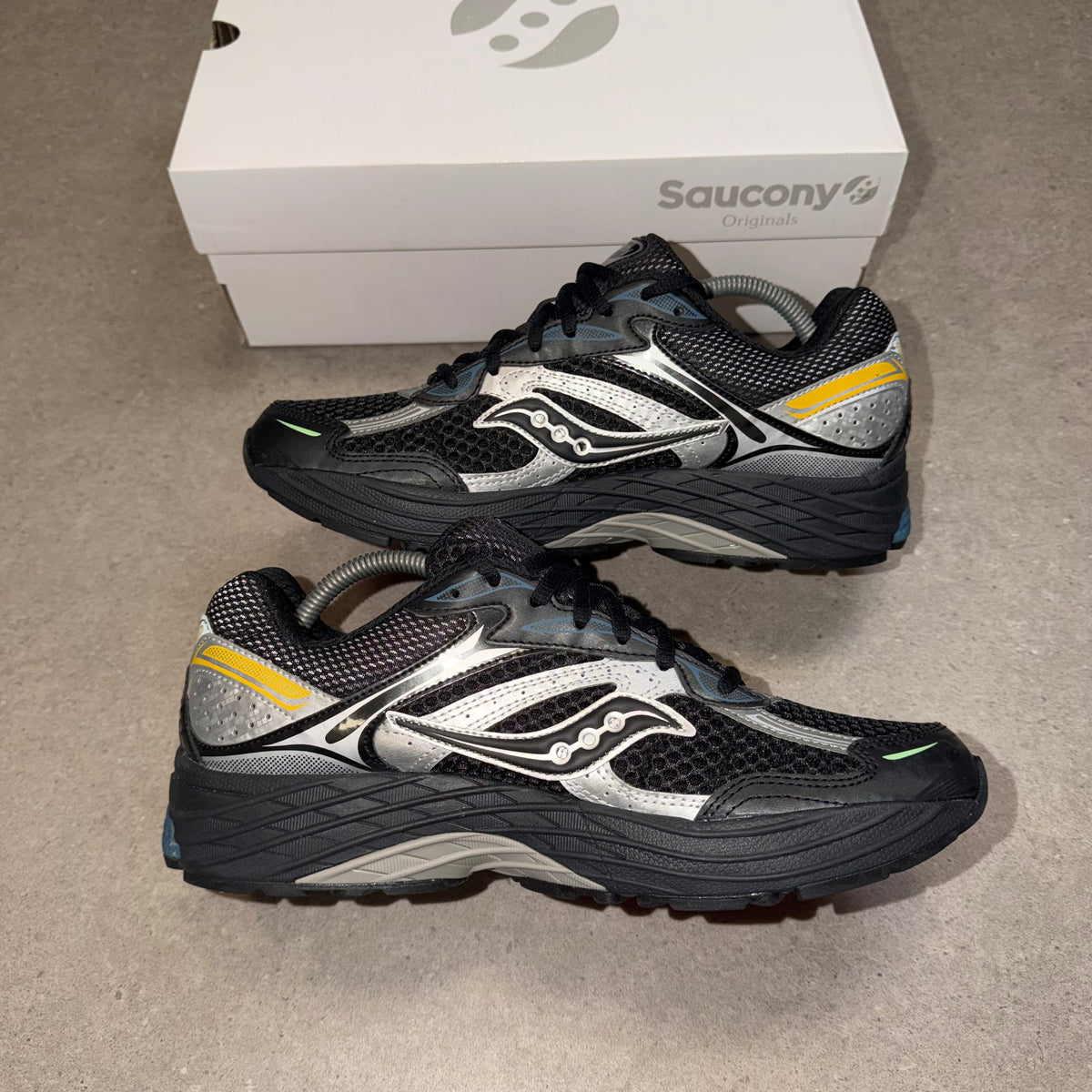 Saucony ProGrid Omni 9 – Black / Multi