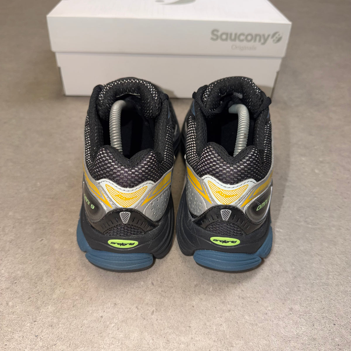 Saucony ProGrid Omni 9 – Black / Multi