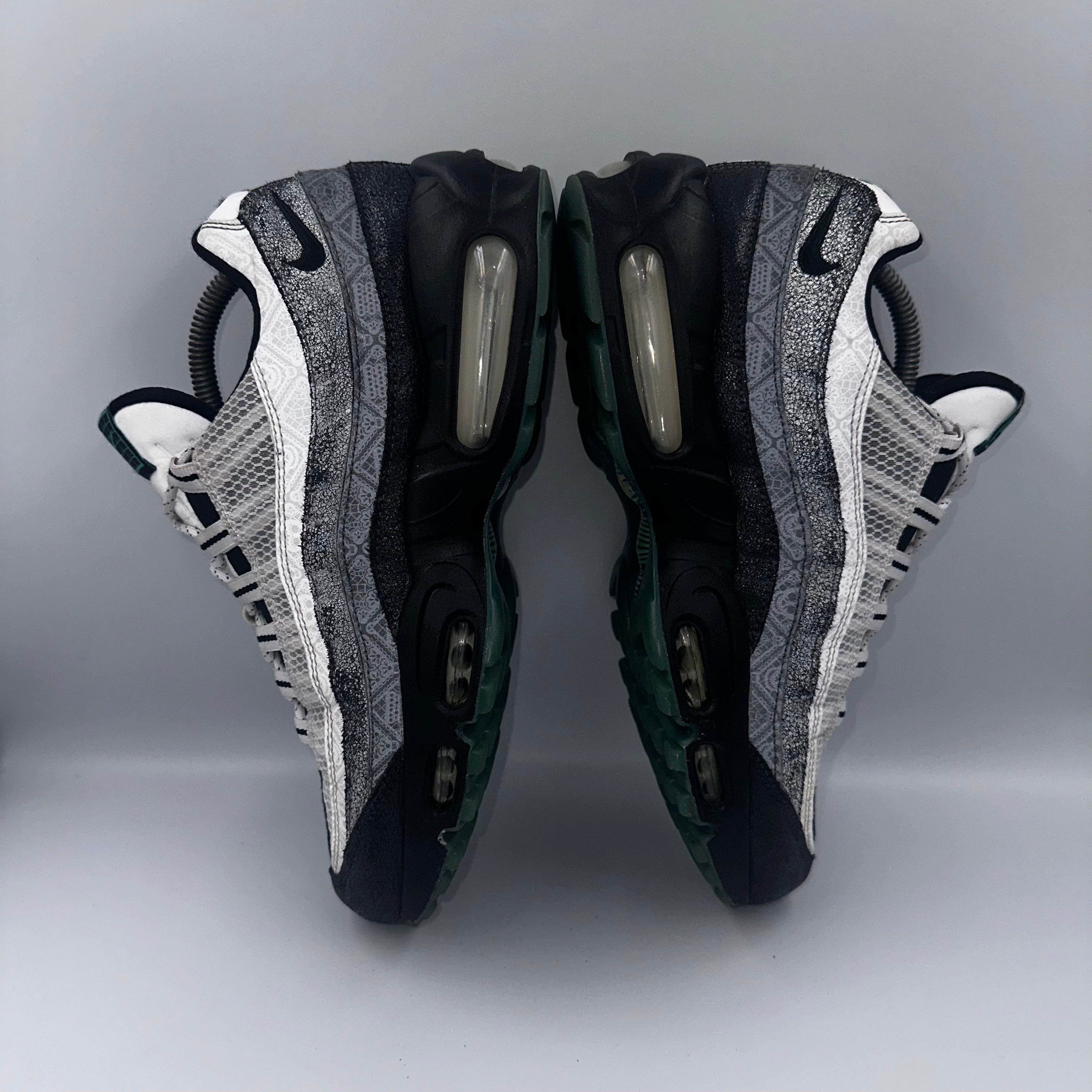 Nike Air Max 95 DOTD UK 8 three-quarter front angle