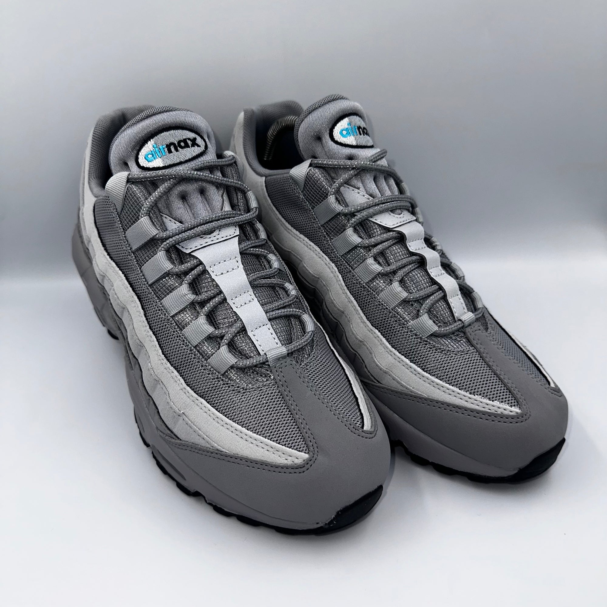 Nike Air Max 95 Particle Grey Retro Logo