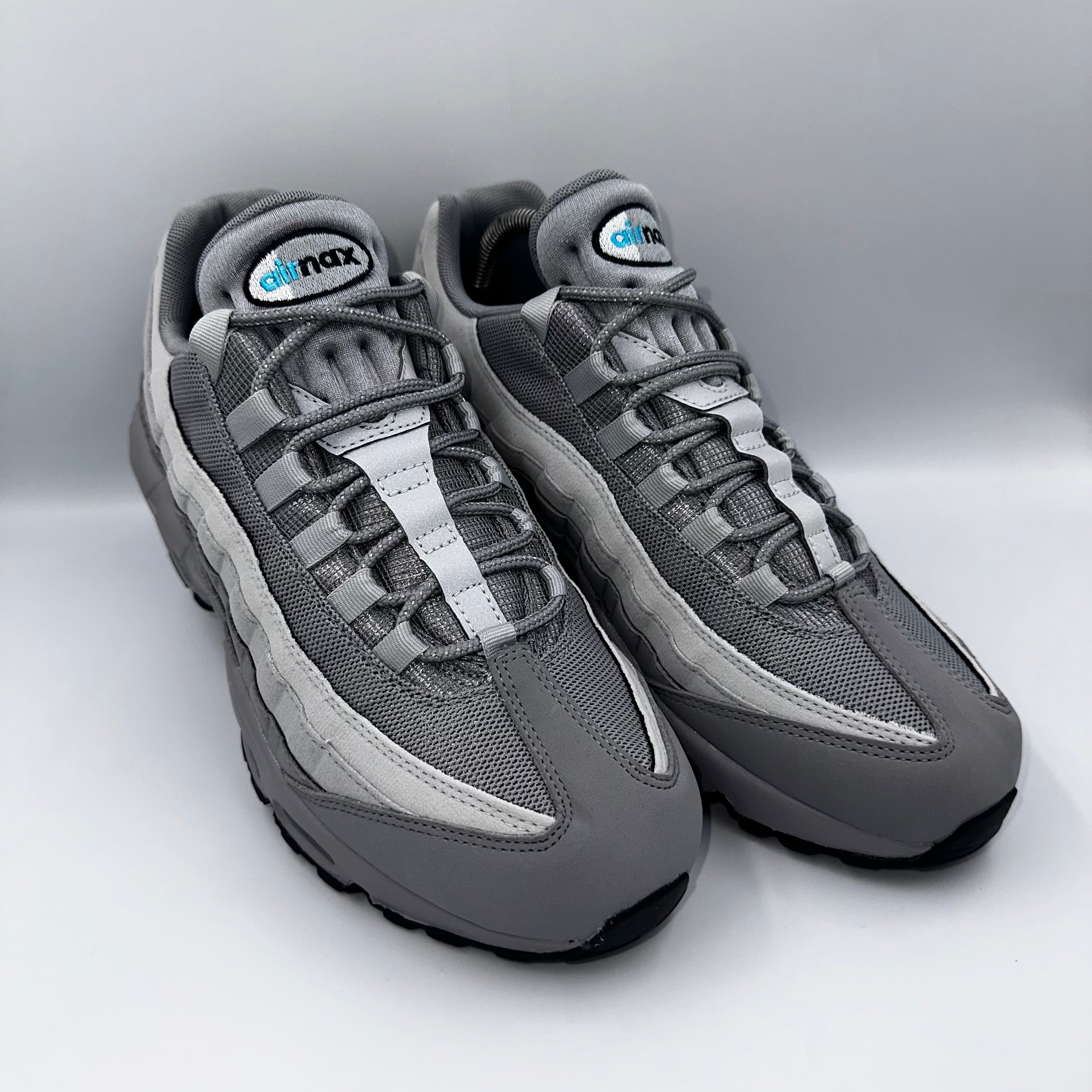 Nike Air Max 95 Particle Grey Retro Logo lateral side profile