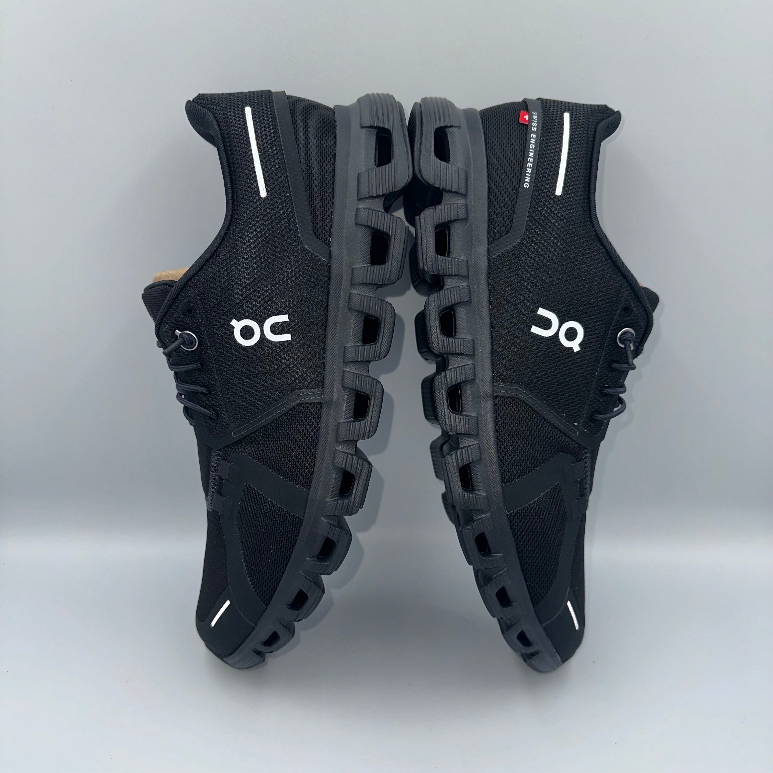 On Running Cloud 6 Black UK 9 side angle