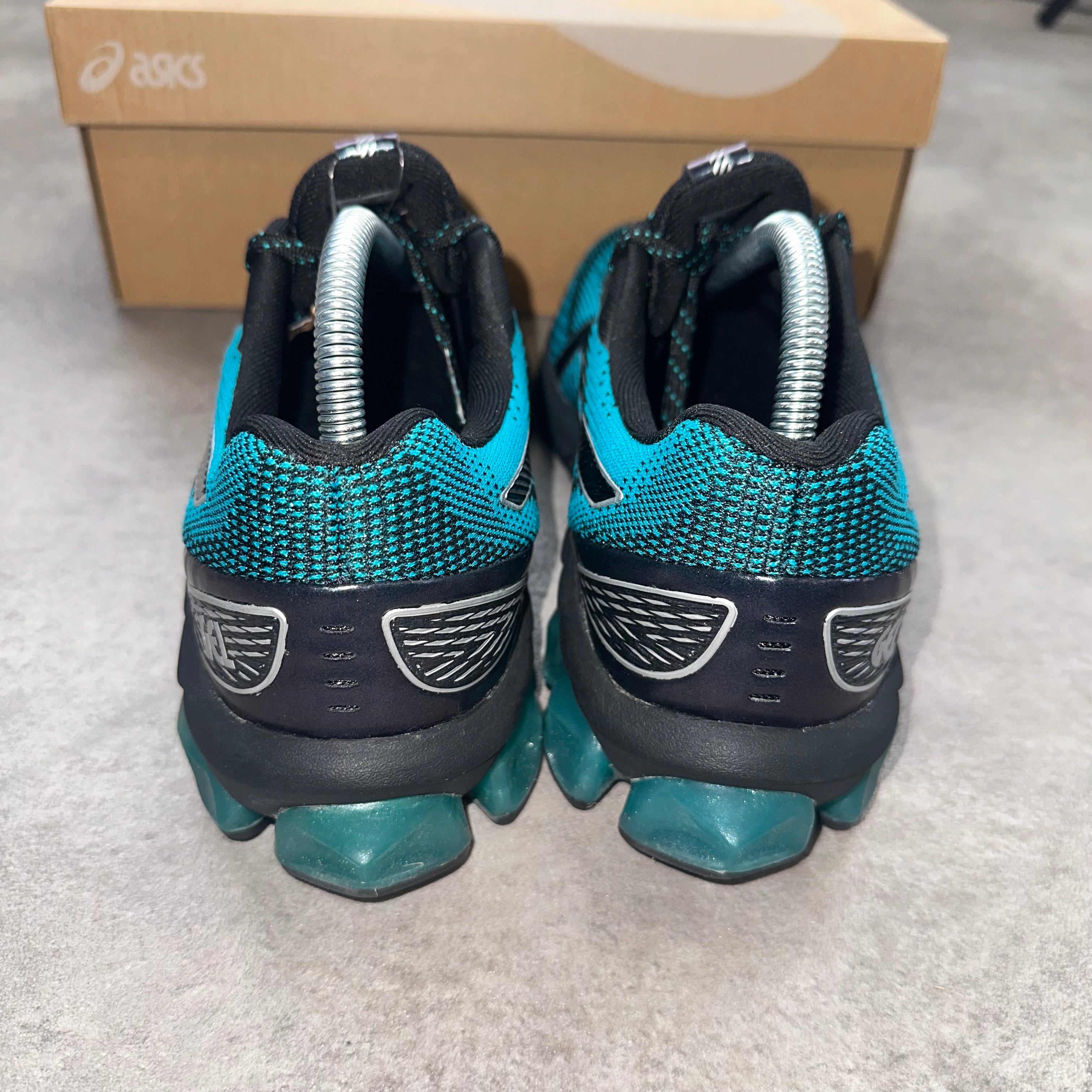 ASICS Gel Quantum 180 VII Black / Lagoon Blue front view