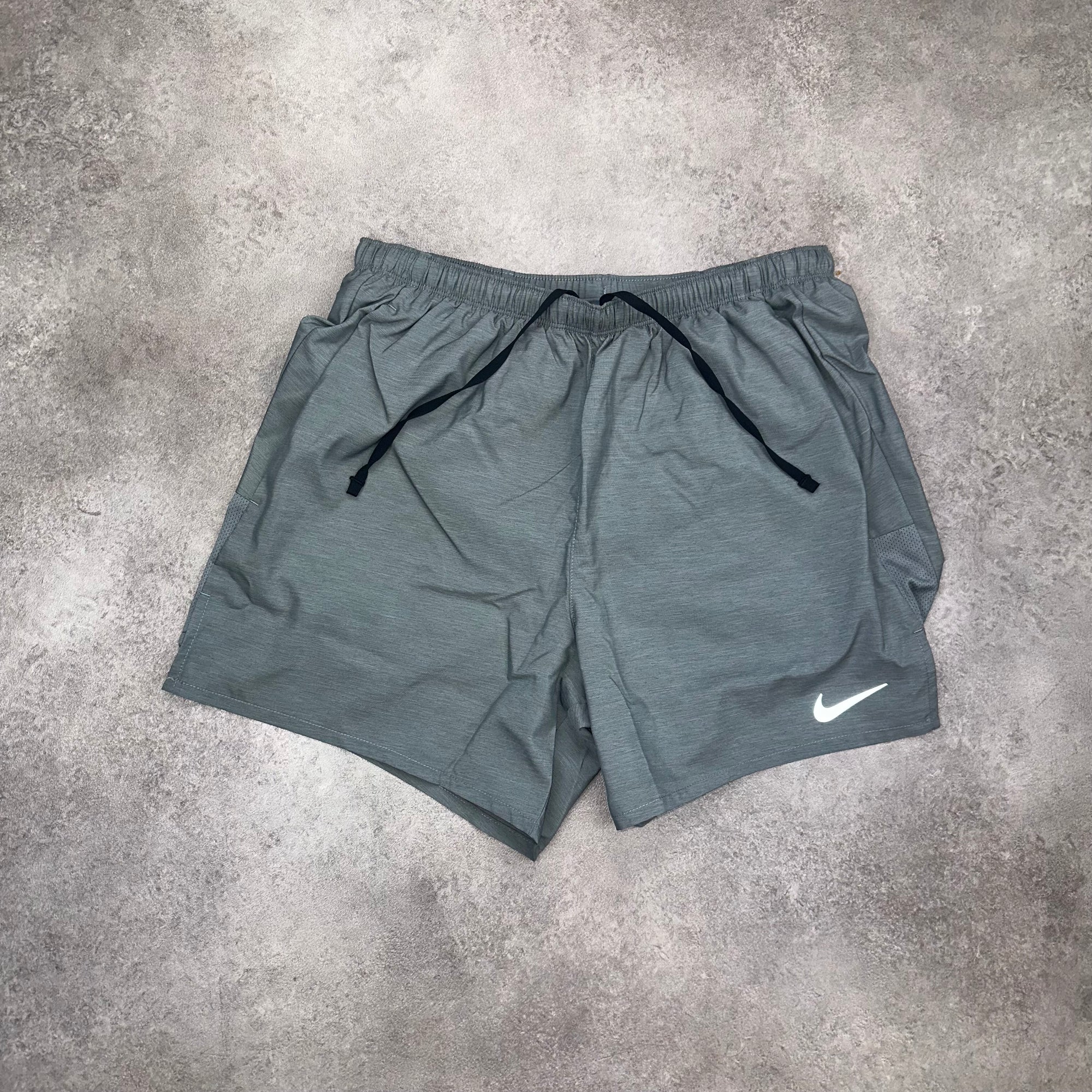 Nike Challenger Shorts 5 Inch Grey