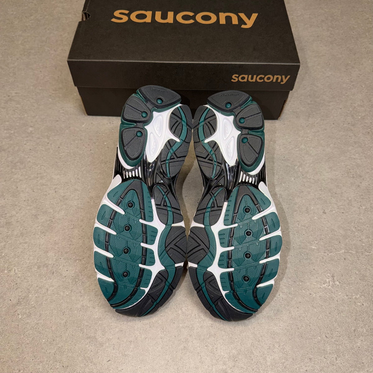 Saucony ProGrid Omni 9 Pine