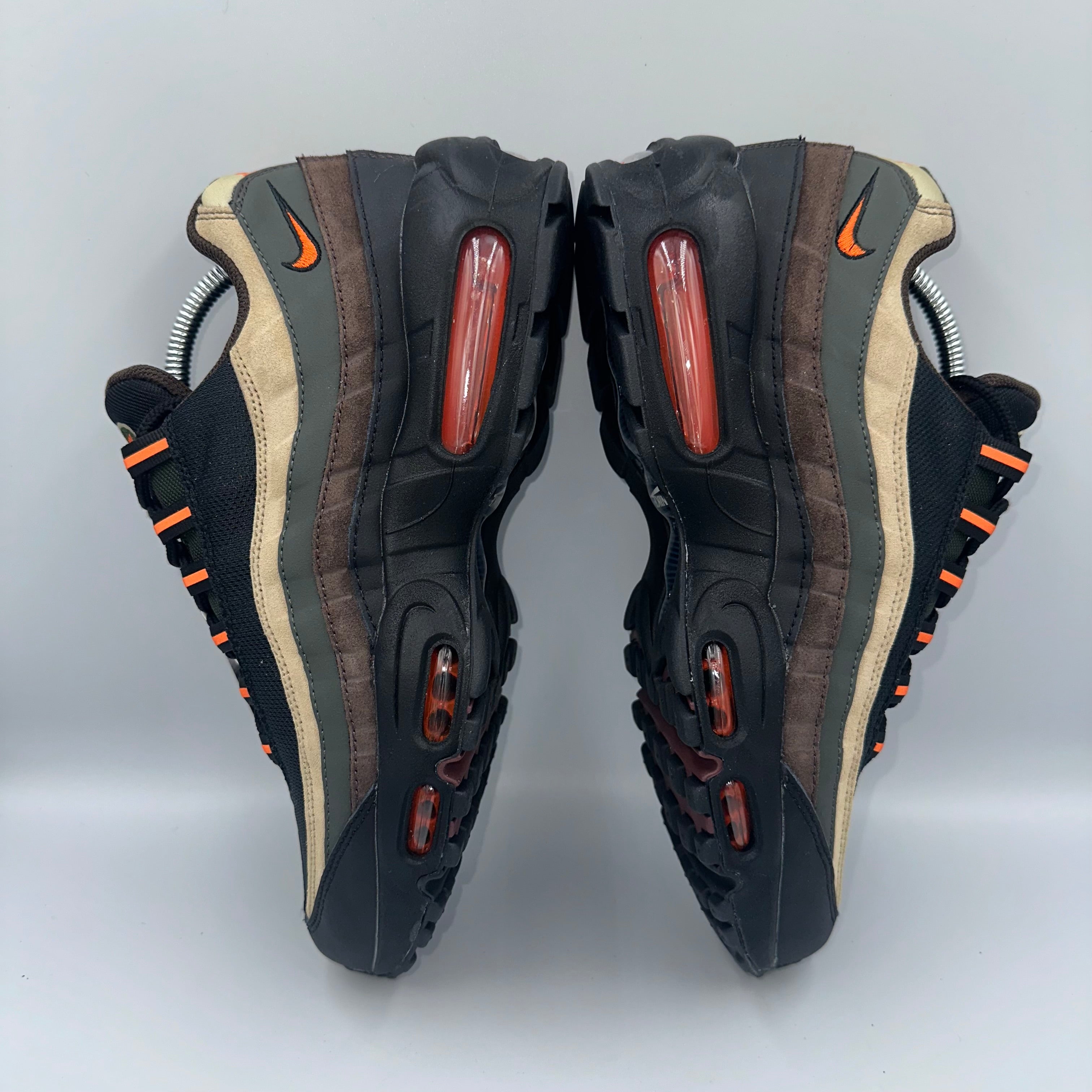 Nike Air Max 95 Dark Army UK 8 heel and counter detail