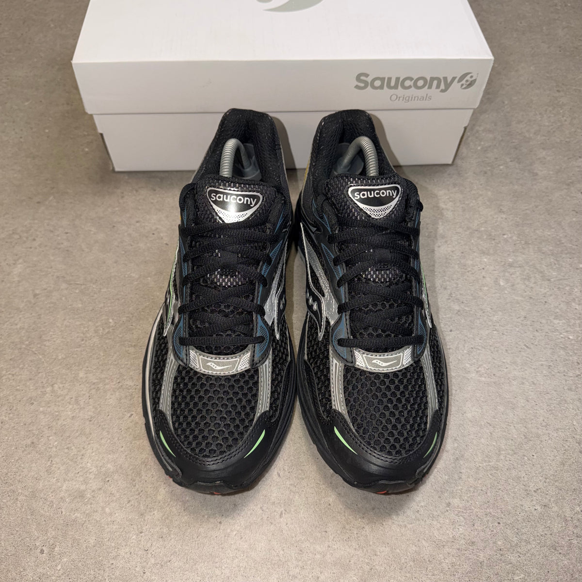 Saucony ProGrid Omni 9 – Black / Multi