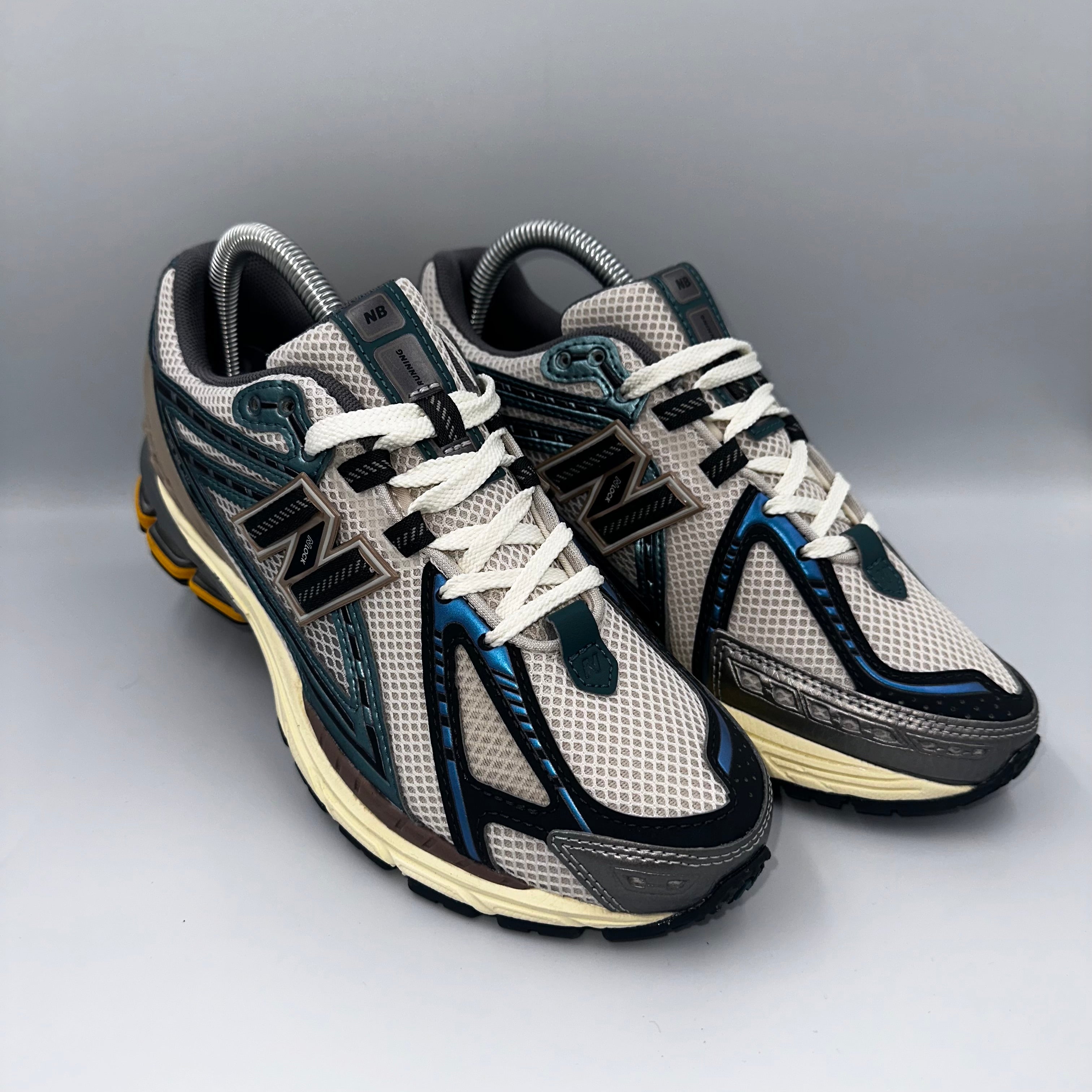 New Balance 1906R Newspruce / Moonbeam lateral side profile